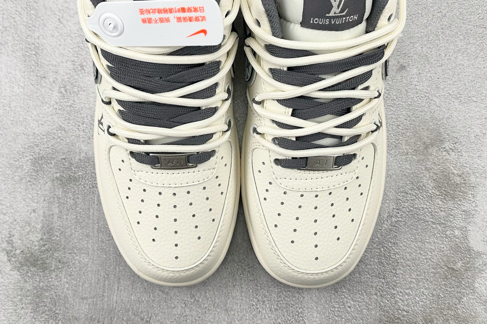 XC 
Nike Air Force 1'07  LV 联名 米白灰

货号：DM6868 067
尺码