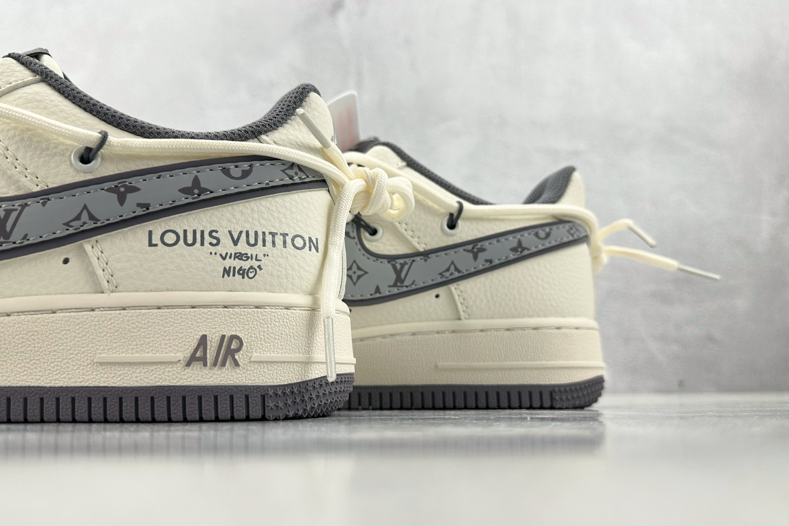 XC 
Nike Air Force 1'07  LV 联名 米白灰

货号：DM6868 067
尺码