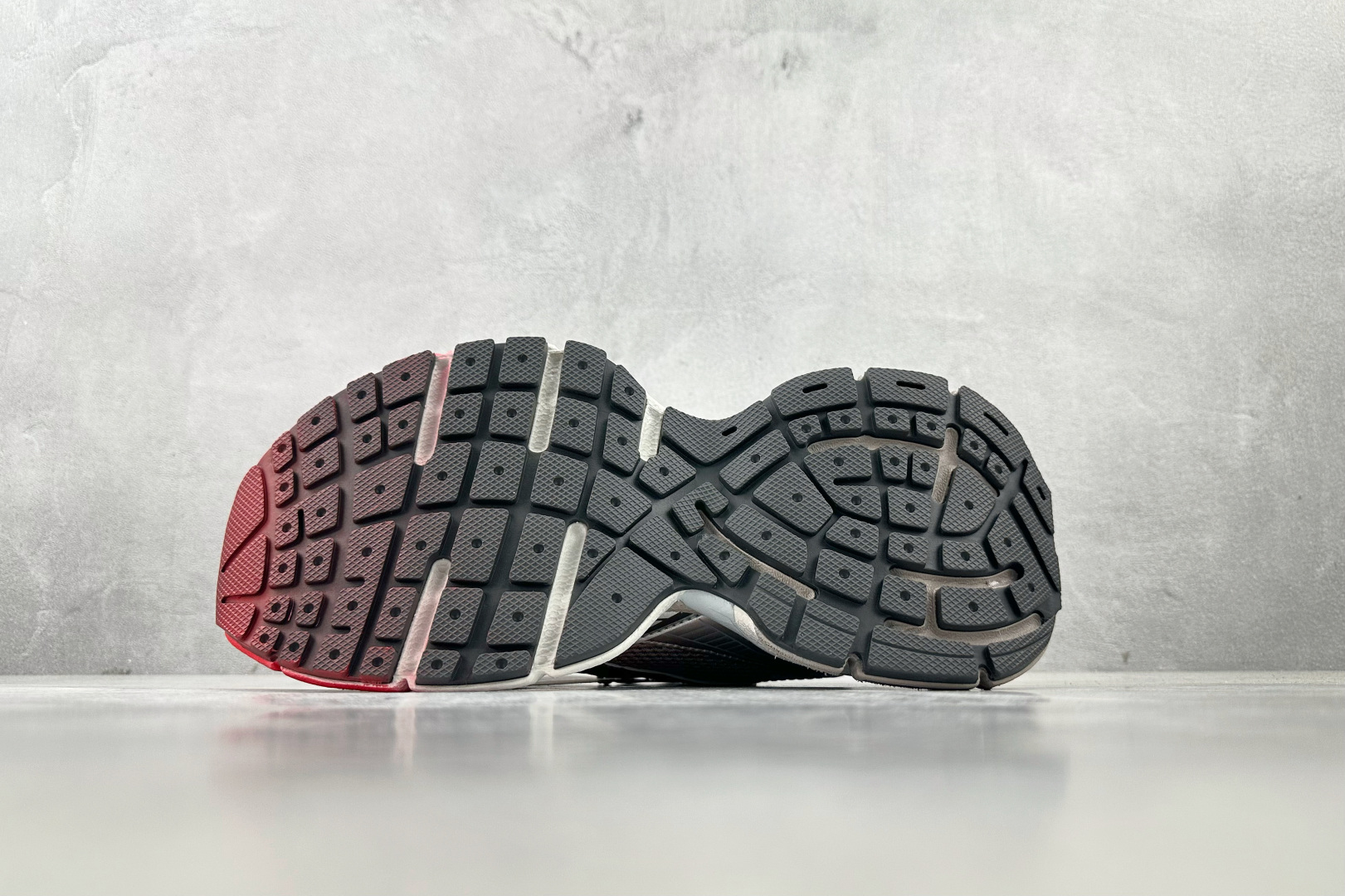 GT 
全套数据私模 Balenciaga 巴黎世家 3XL 灰色

货号：W3XTS9461
尺码：3