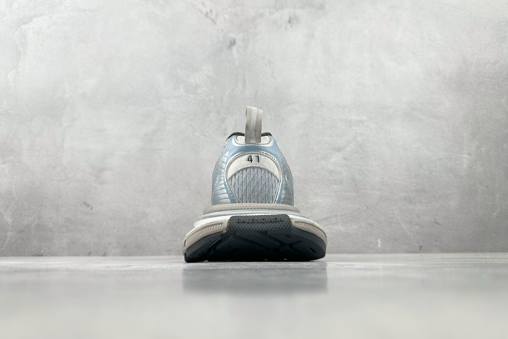 GT 
全套数据私模 Balenciaga 巴黎世家 3XL 灰色

货号：W3XTS9461
尺码：3