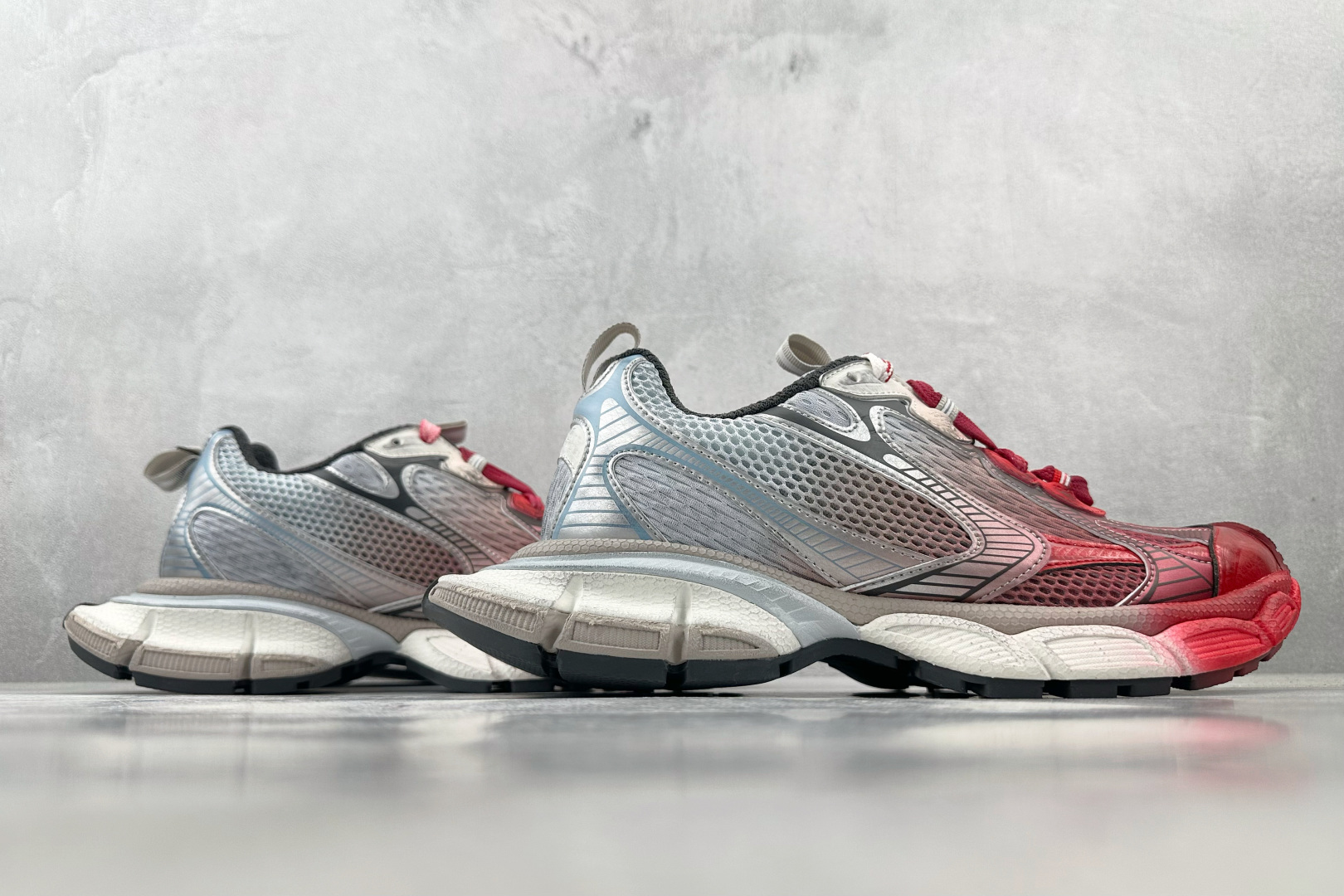 GT 
全套数据私模 Balenciaga 巴黎世家 3XL 灰色

货号：W3XTS9461
尺码：3