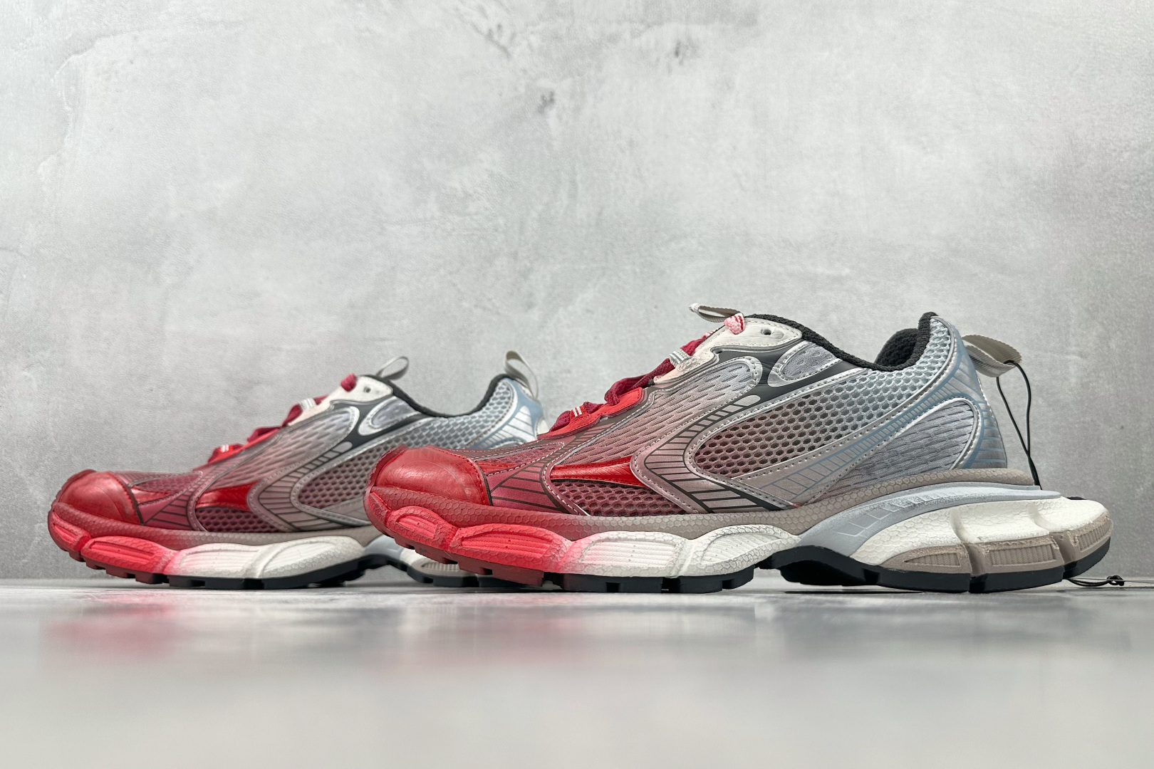 GT 
全套数据私模 Balenciaga 巴黎世家 3XL 灰色

货号：W3XTS9461
尺码：3