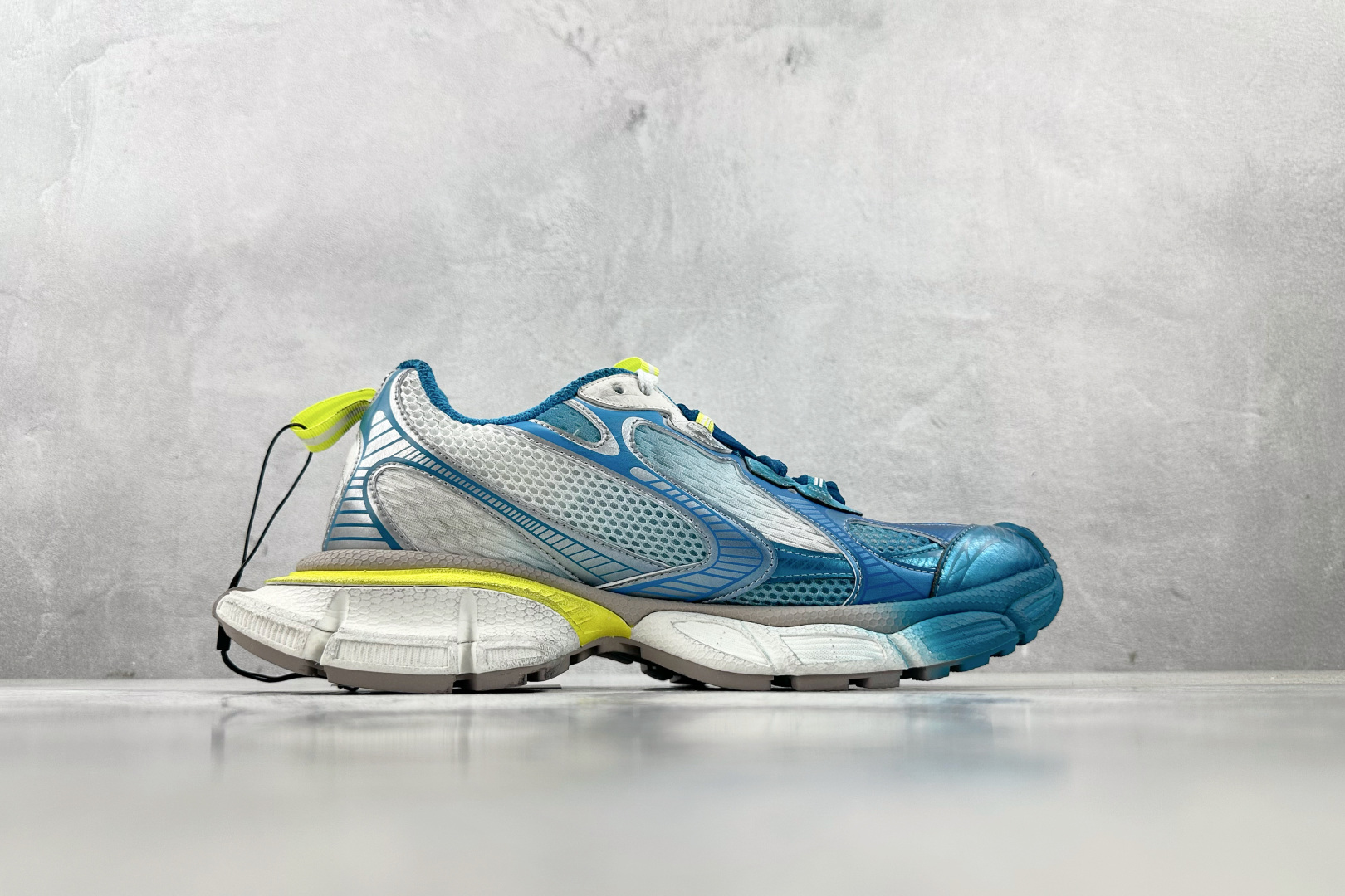 GT 
全套数据私模 Balenciaga 巴黎世家 3XL 白蓝渐变色

货号：W3XTS9479
尺