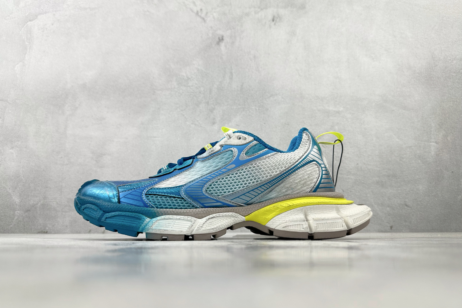 GT 
全套数据私模 Balenciaga 巴黎世家 3XL 白蓝渐变色

货号：W3XTS9479
尺