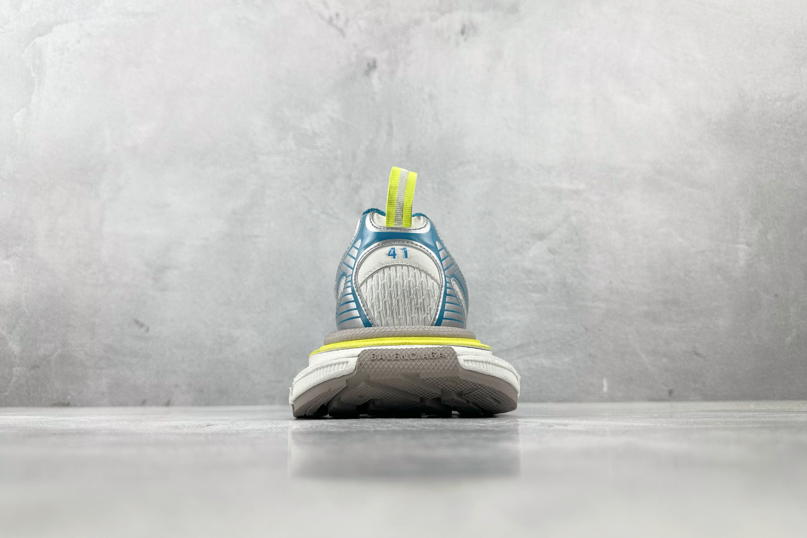 GT 
全套数据私模 Balenciaga 巴黎世家 3XL 白蓝渐变色

货号：W3XTS9479
尺