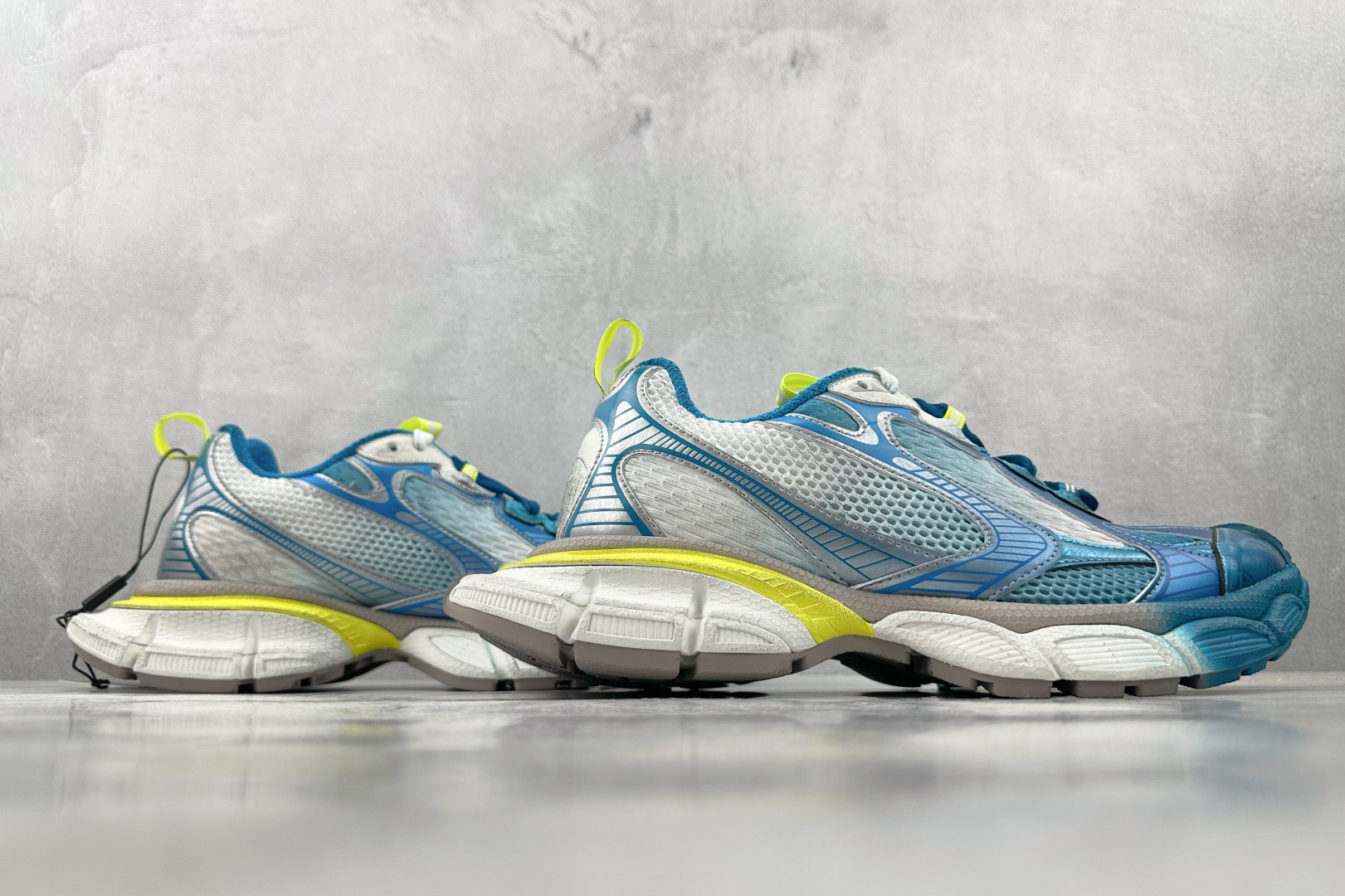 GT 
全套数据私模 Balenciaga 巴黎世家 3XL 白蓝渐变色

货号：W3XTS9479
尺