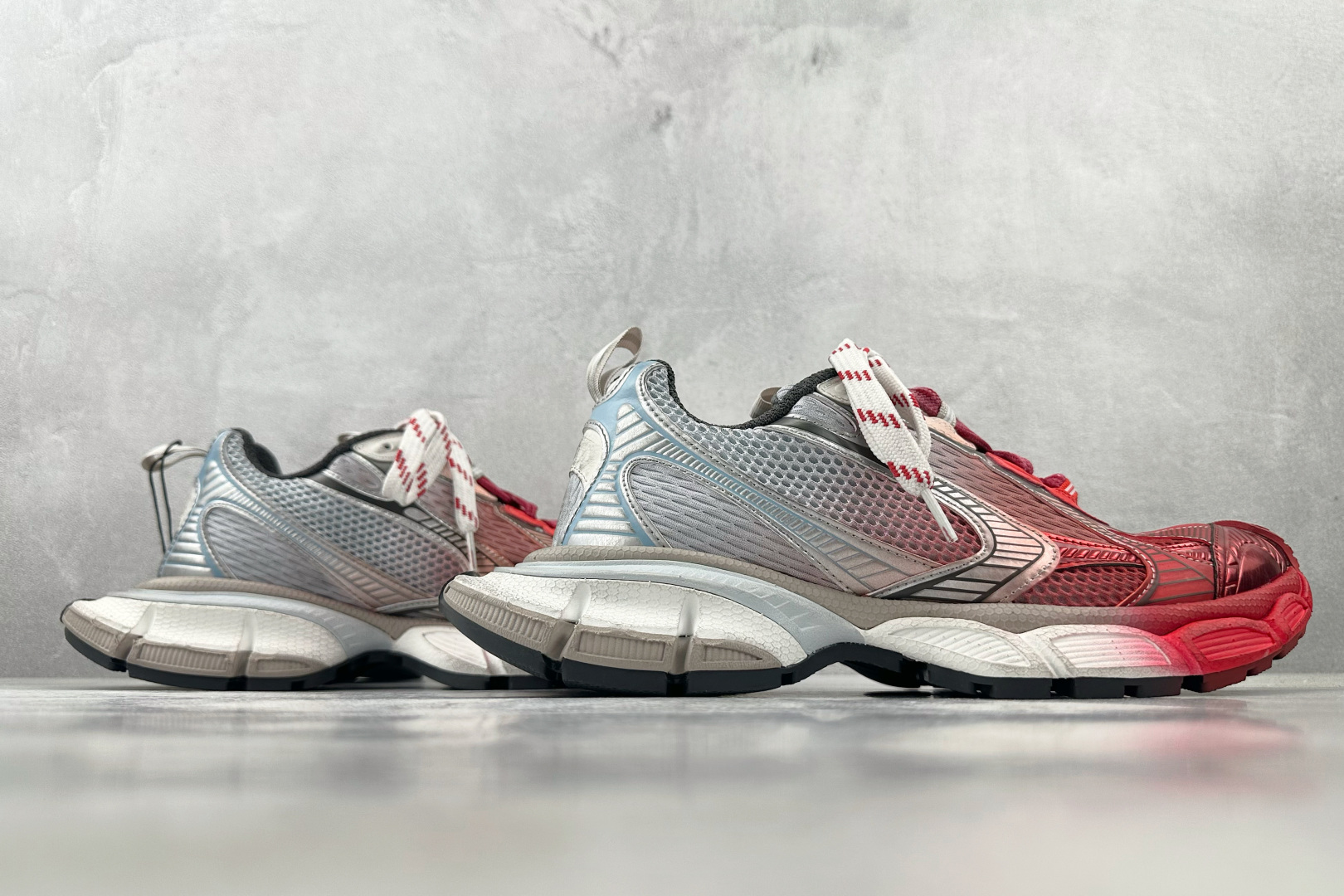 XA 
最新外贸批次 Balenciaga 巴黎世家 3XL 灰色

货号：W3XTS9461
尺码：3