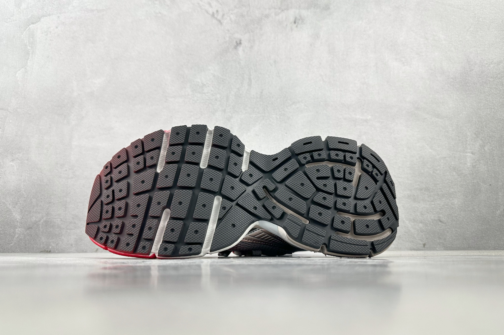XA 
最新外贸批次 Balenciaga 巴黎世家 3XL 灰色

货号：W3XTS9461
尺码：3