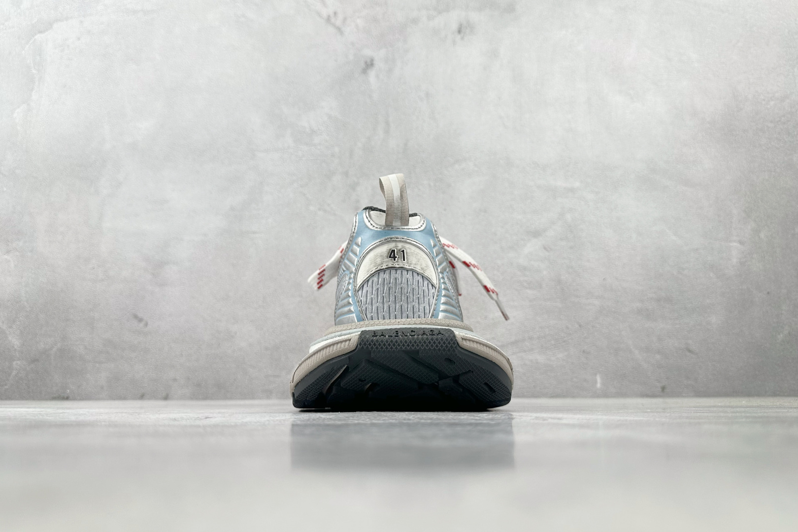 XA 
最新外贸批次 Balenciaga 巴黎世家 3XL 灰色

货号：W3XTS9461
尺码：3