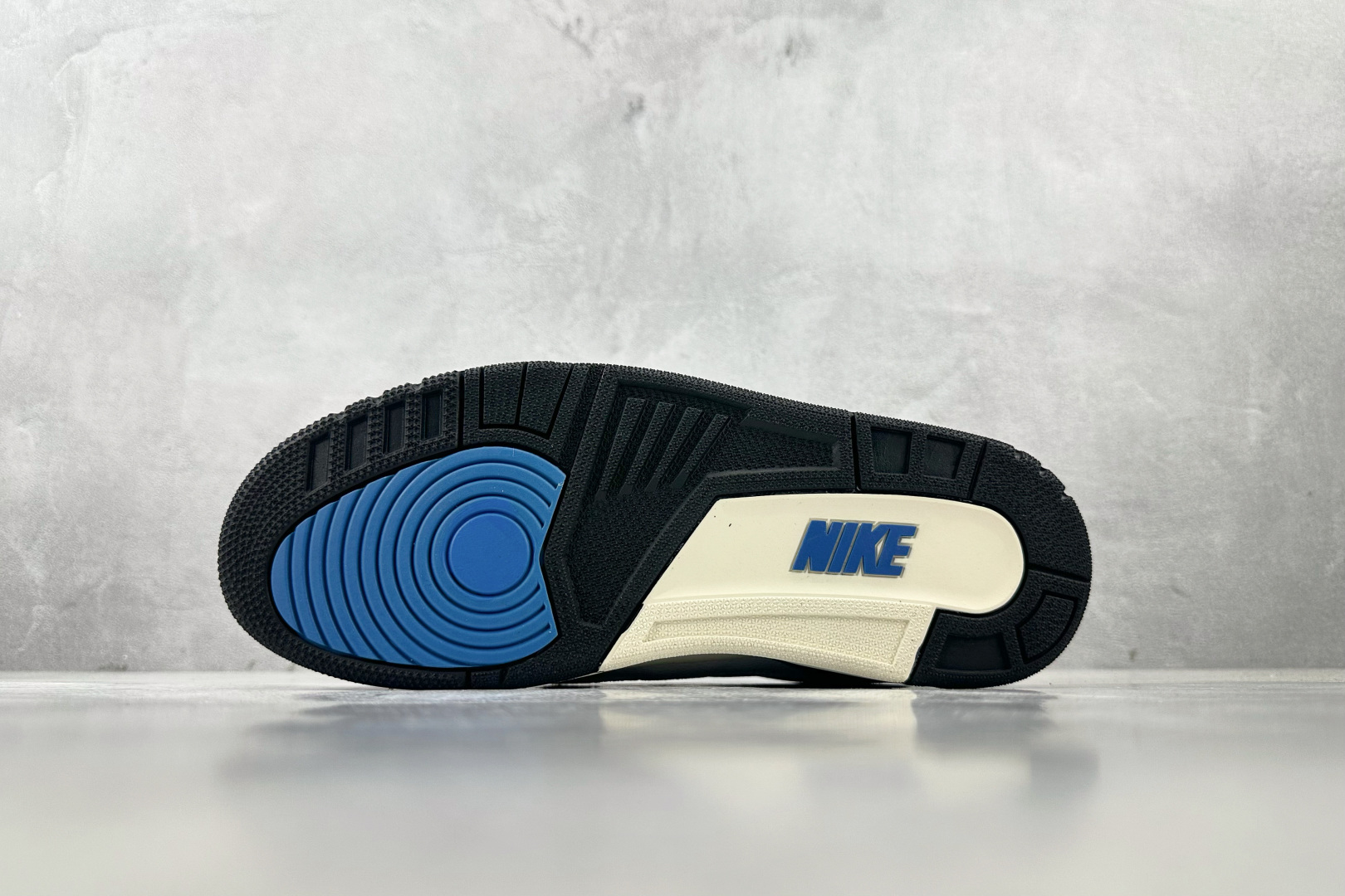 HG 
极致性价比  A Ma Maniére x Jordan Air Jordan 3 DIFFUS