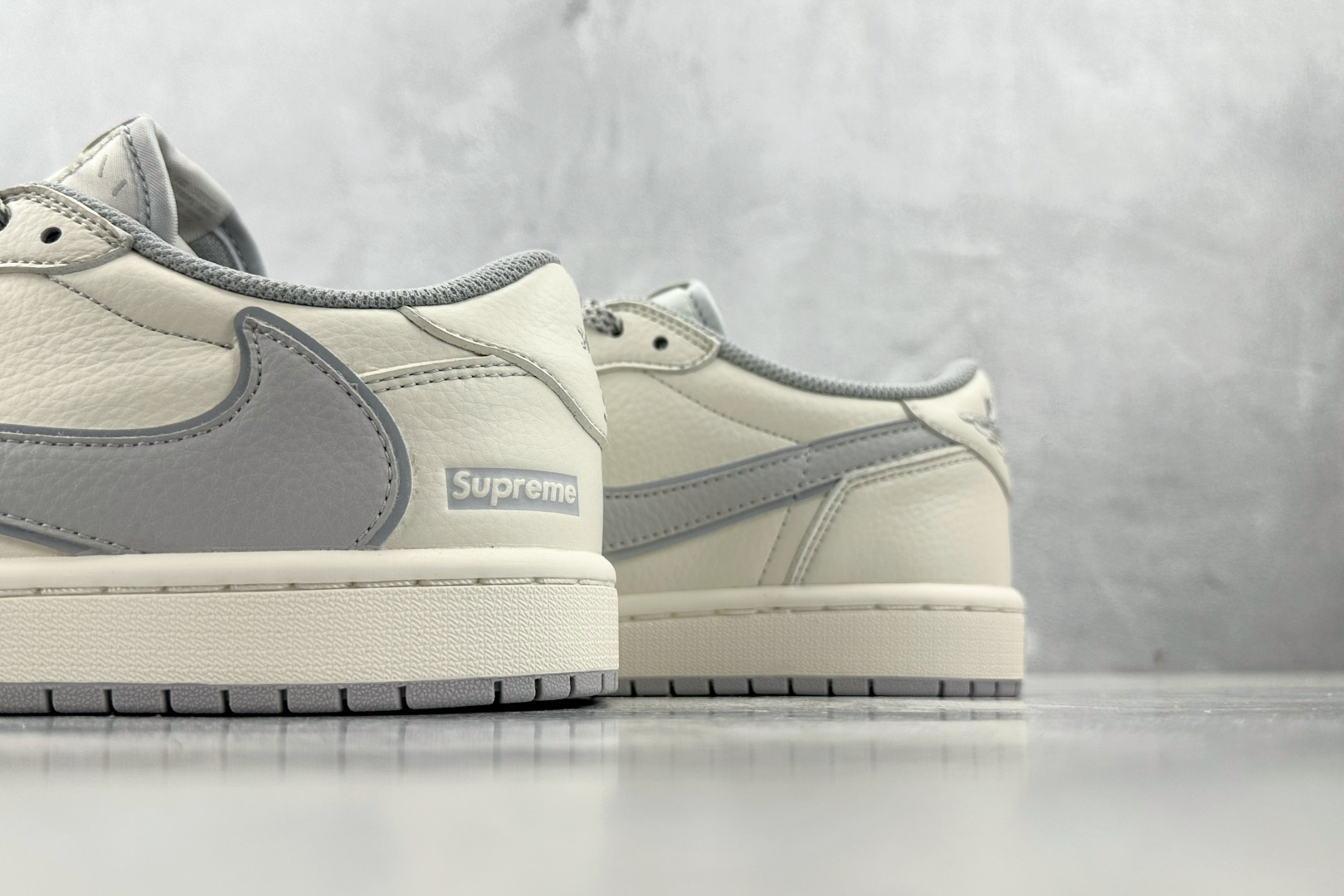 DK 
定制 Air Jordan 1 Low ow SP 米白灰

货号：DH0223 332
尺码：