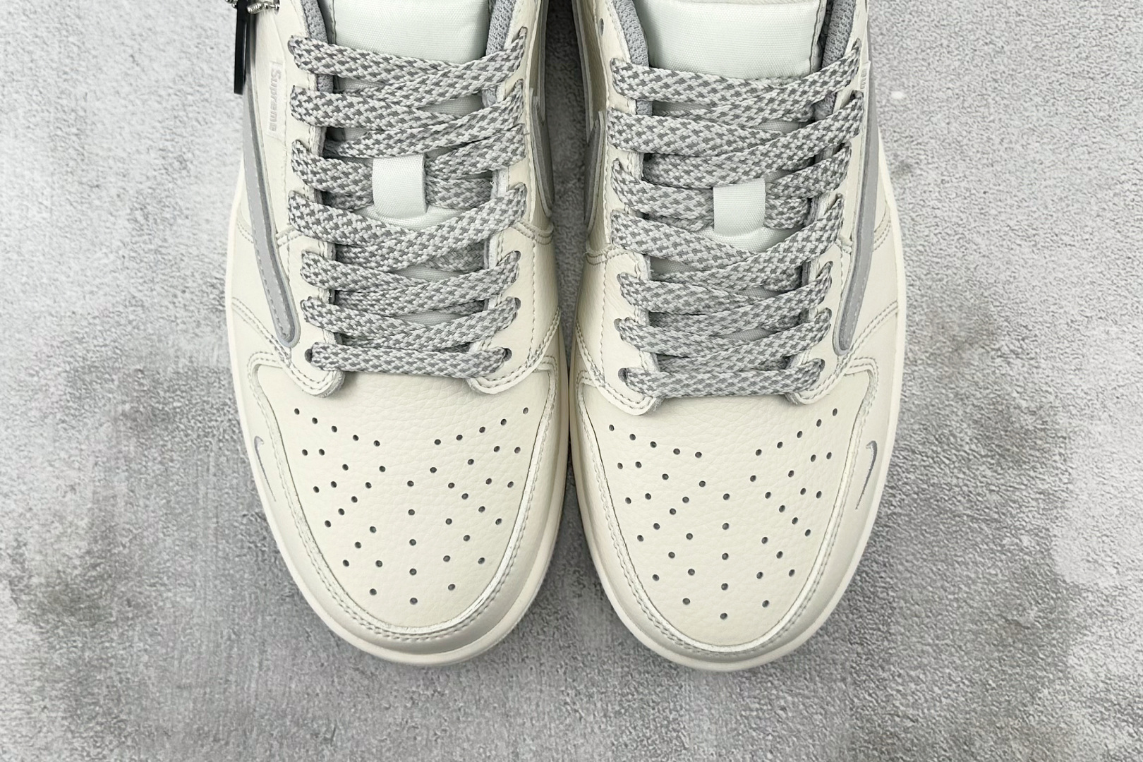 DK 
定制 Air Jordan 1 Low ow SP 米白灰

货号：DH0223 332
尺码：