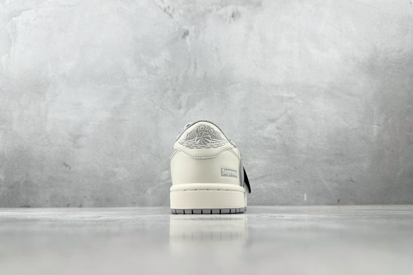 DK 
定制 Air Jordan 1 Low ow SP 米白灰

货号：DH0223 332
尺码：