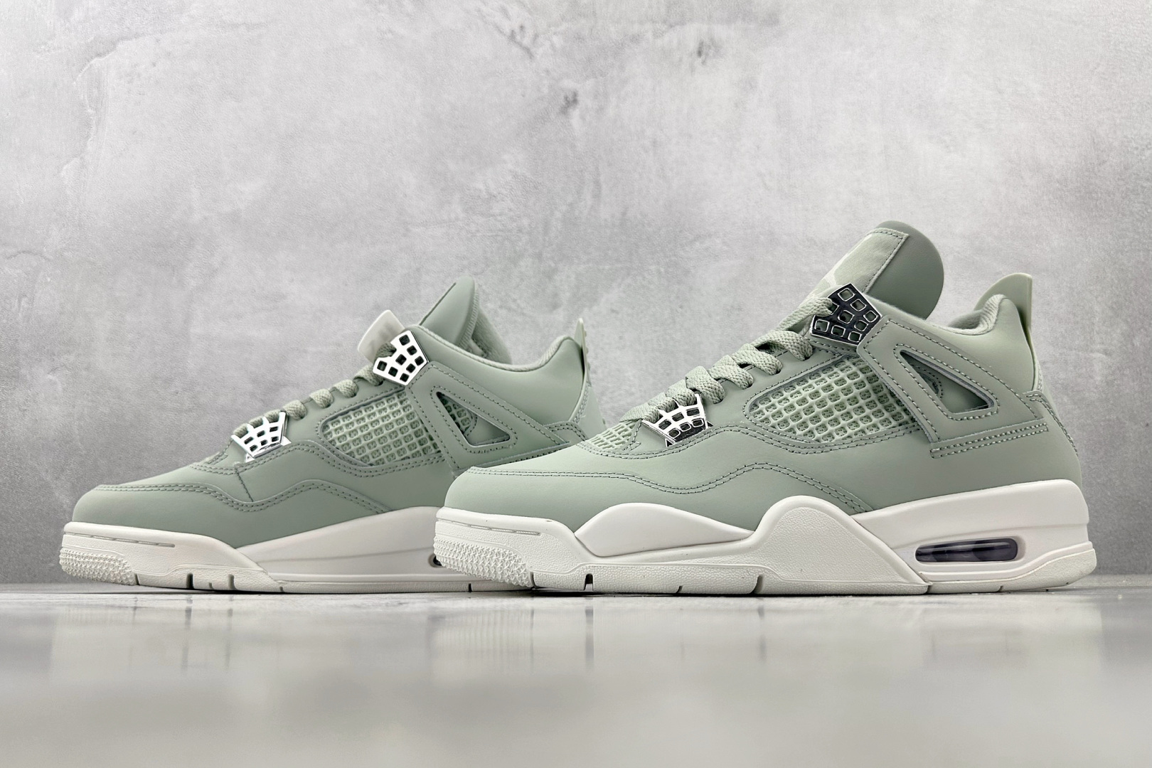 绿 X 
Jordan Air Jordan 4 “Seafoam”绿米

货号：HV0823-003
