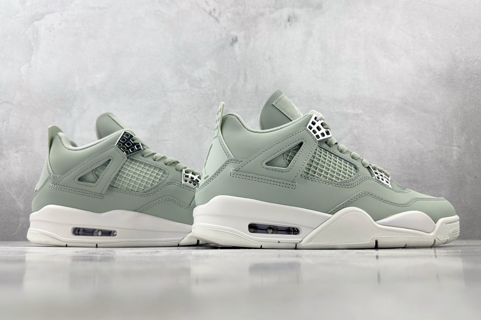 绿 X 
Jordan Air Jordan 4 “Seafoam”绿米

货号：HV0823-003
