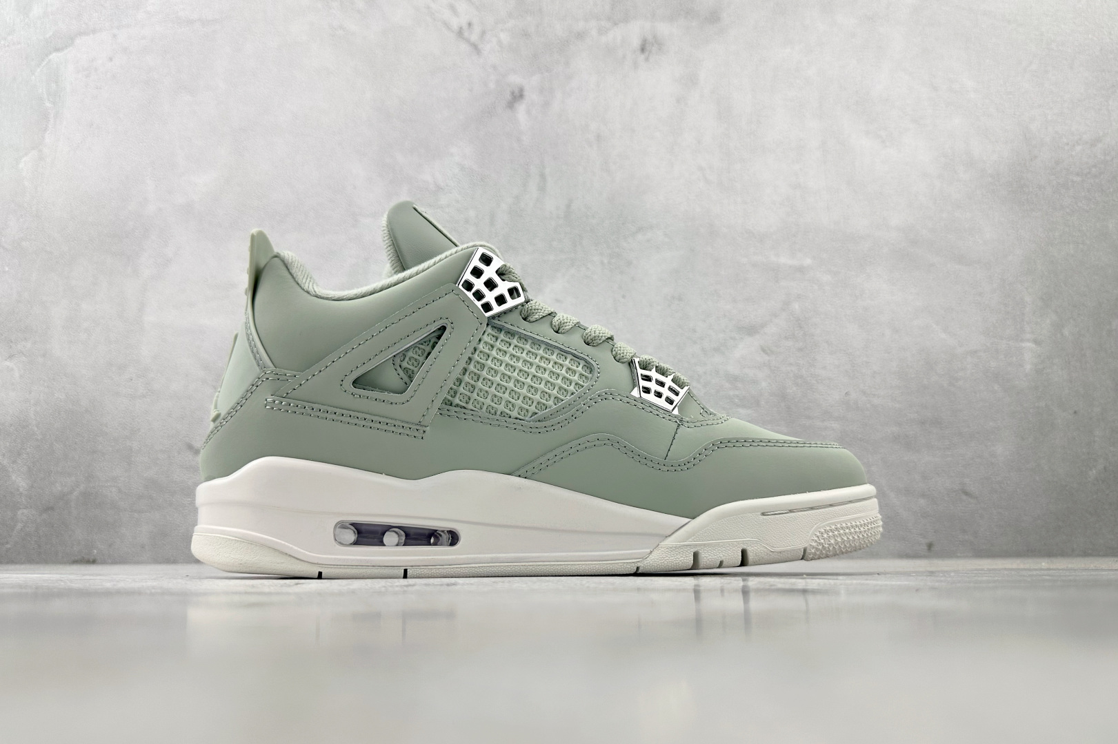 绿 X 
Jordan Air Jordan 4 “Seafoam”绿米

货号：HV0823-003
