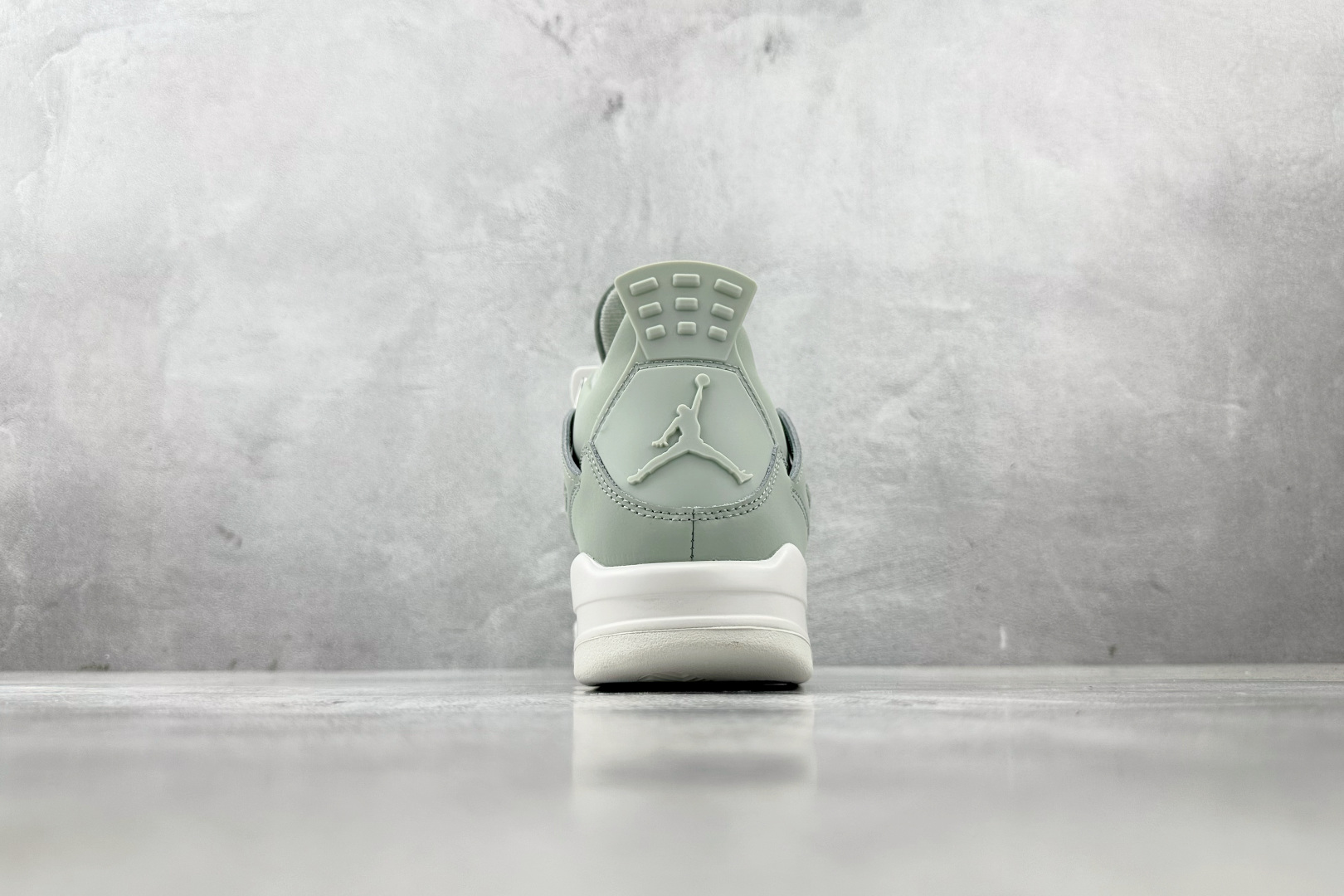 绿 X 
Jordan Air Jordan 4 “Seafoam”绿米

货号：HV0823-003

