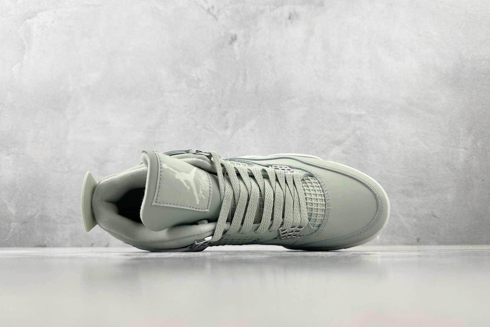 绿 X 
Jordan Air Jordan 4 “Seafoam”绿米

货号：HV0823-003
