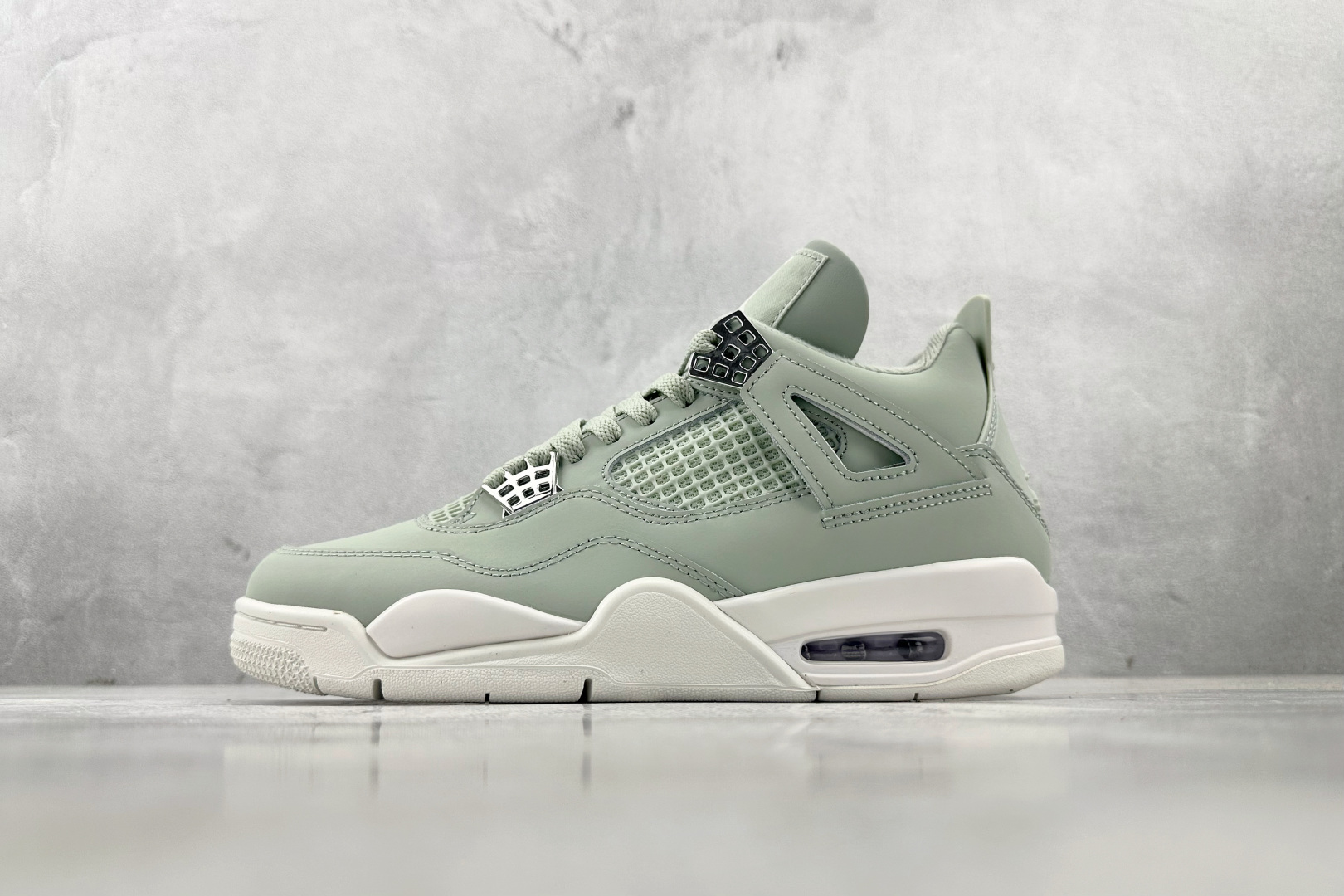绿 X 
Jordan Air Jordan 4 “Seafoam”绿米

货号：HV0823-003
