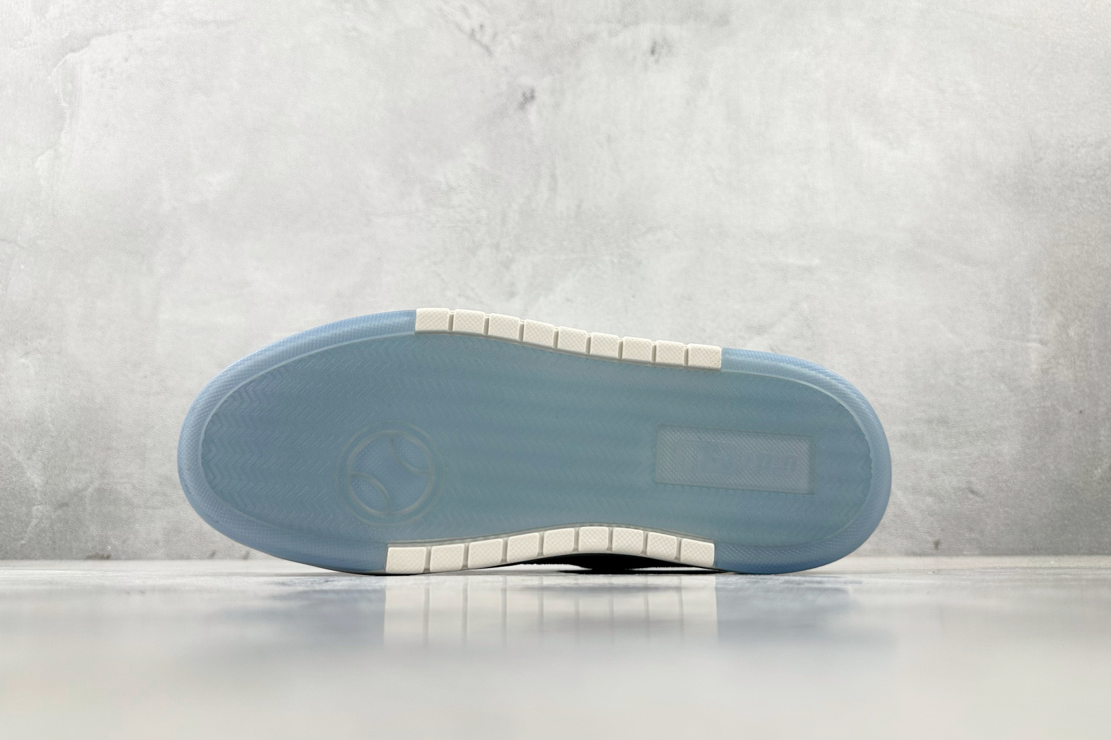 
过验版  MLB 纽约洋基队 蓝色

货号：3ASXS015N-50BLS
尺码：35 36 36.5