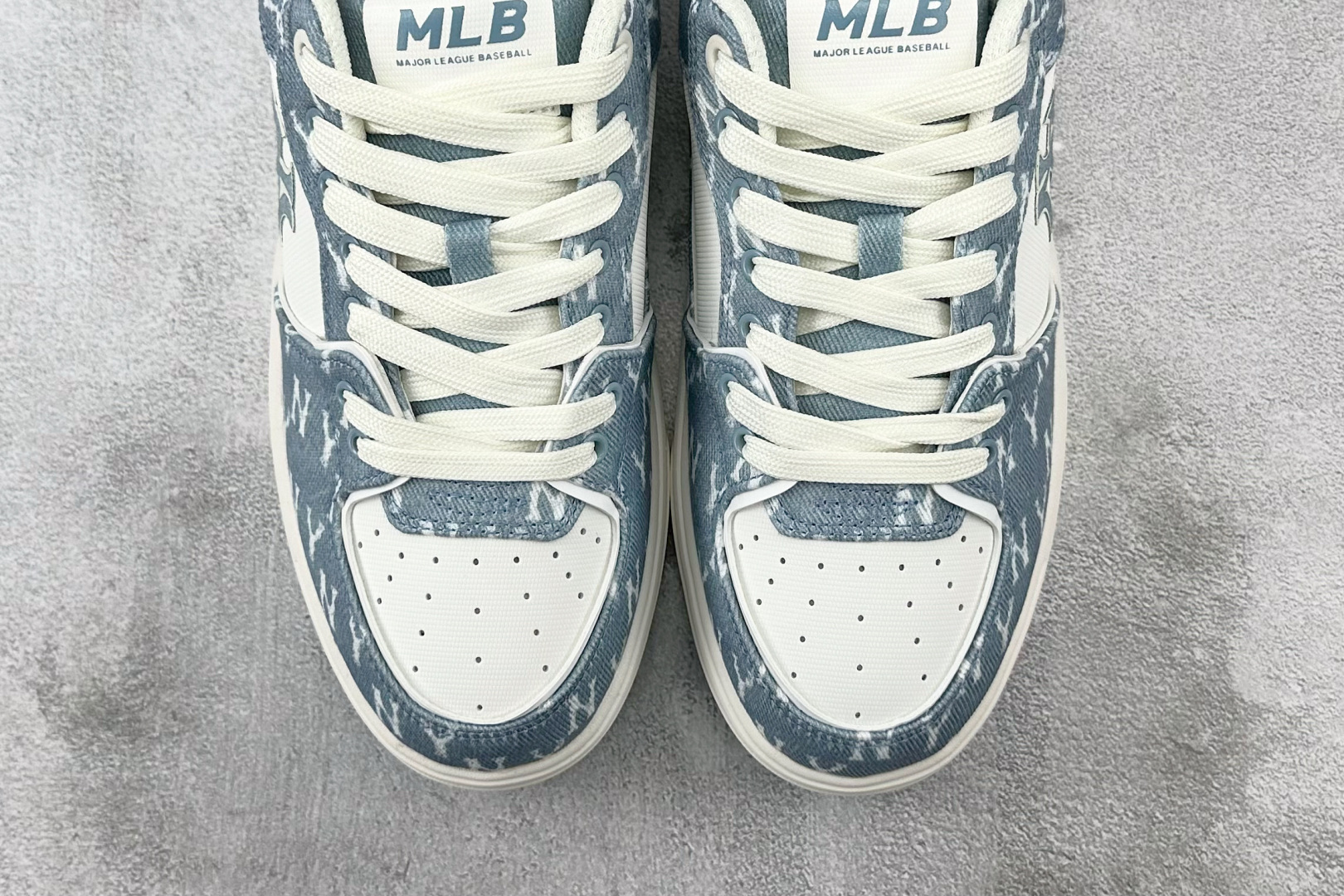 
过验版  MLB 纽约洋基队 蓝色

货号：3ASXS015N-50BLS
尺码：35 36 36.5