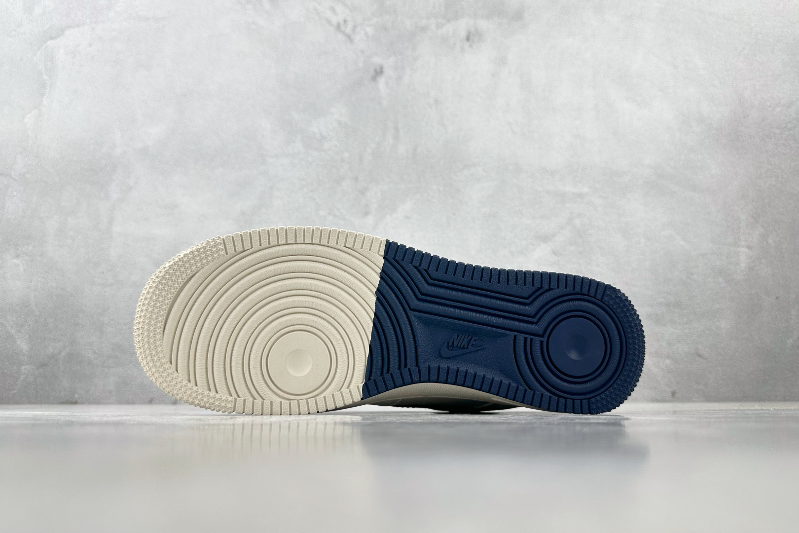 XC 
Nike Air Force 1'07  Supreme 联名 米白蓝

货号：XS1958 5