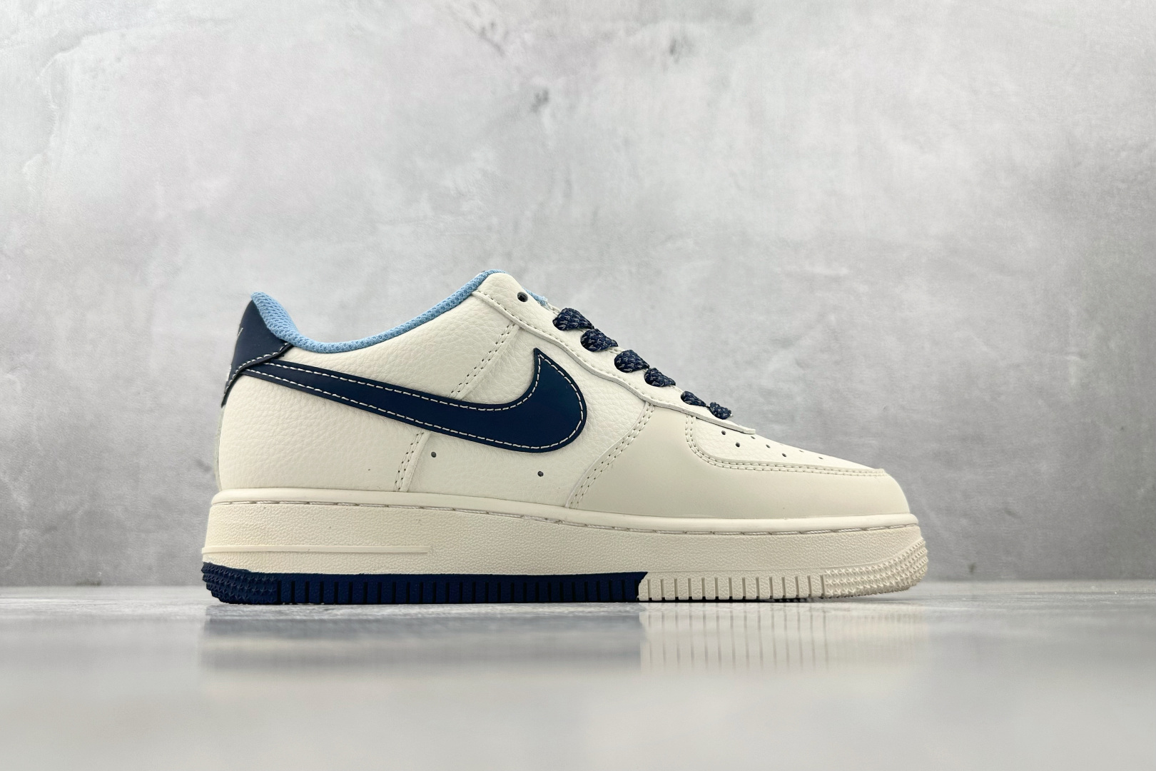 XC 
Nike Air Force 1'07  Supreme 联名 米白蓝

货号：XS1958 5