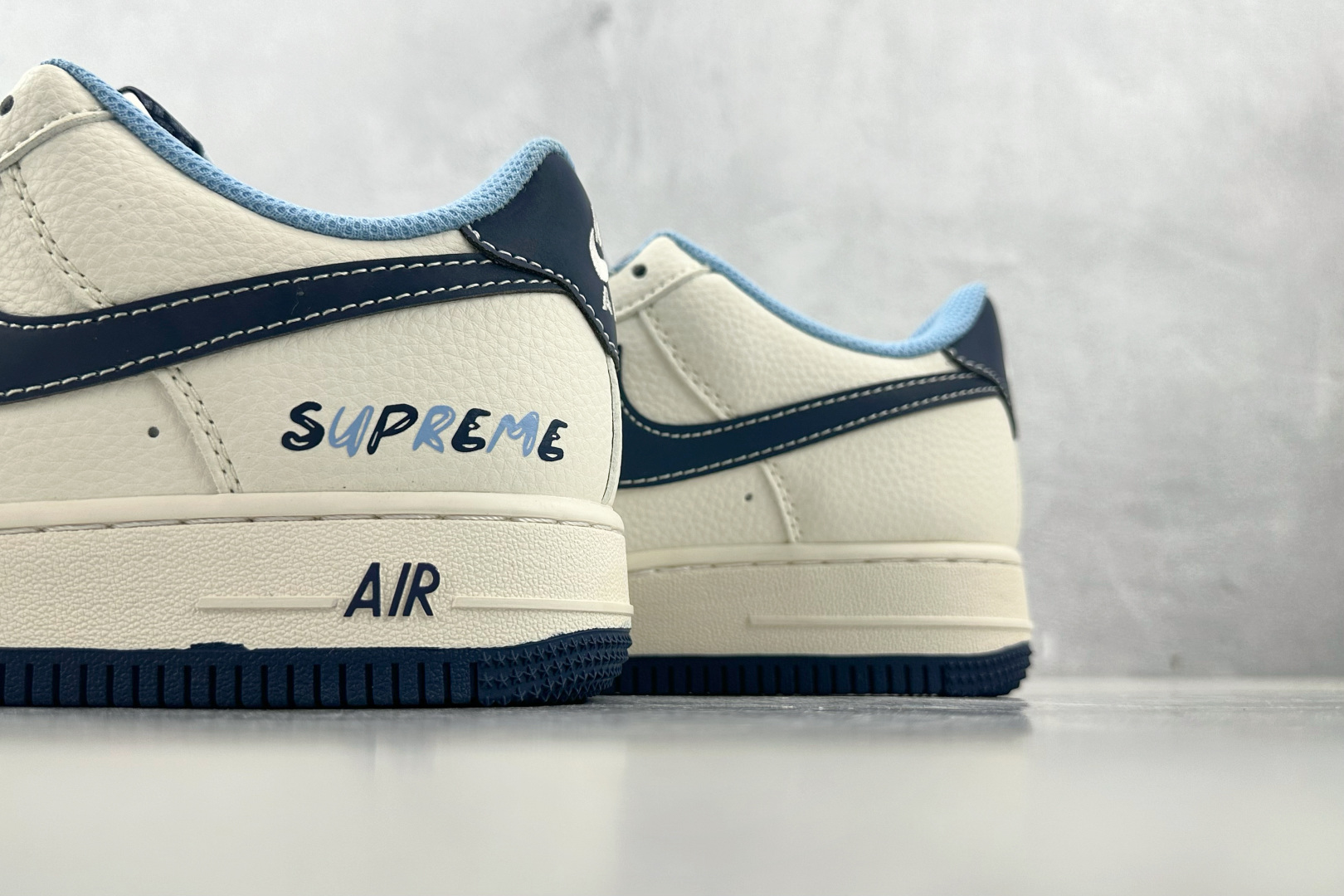 XC 
Nike Air Force 1'07  Supreme 联名 米白蓝

货号：XS1958 5