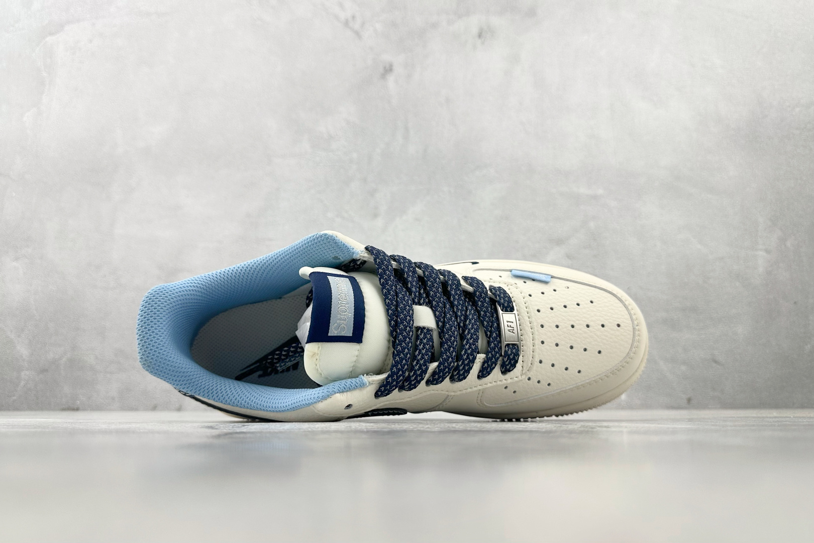 XC 
Nike Air Force 1'07  Supreme 联名 米白蓝

货号：XS1958 5