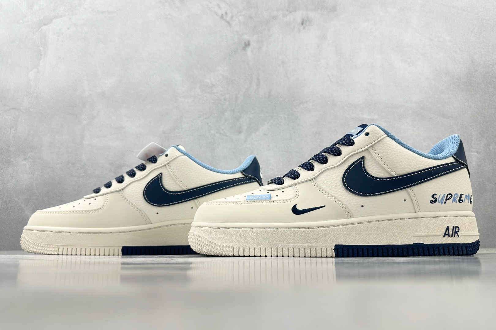 XC 
Nike Air Force 1'07  Supreme 联名 米白蓝

货号：XS1958 5