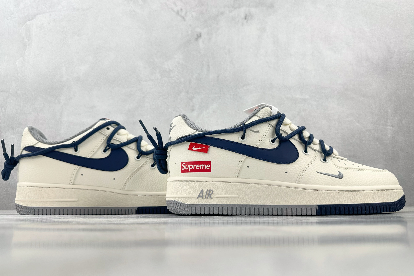 XC 
Nike Air Force 1'07  Supreme 联名 米白蓝

货号：DM6868 0