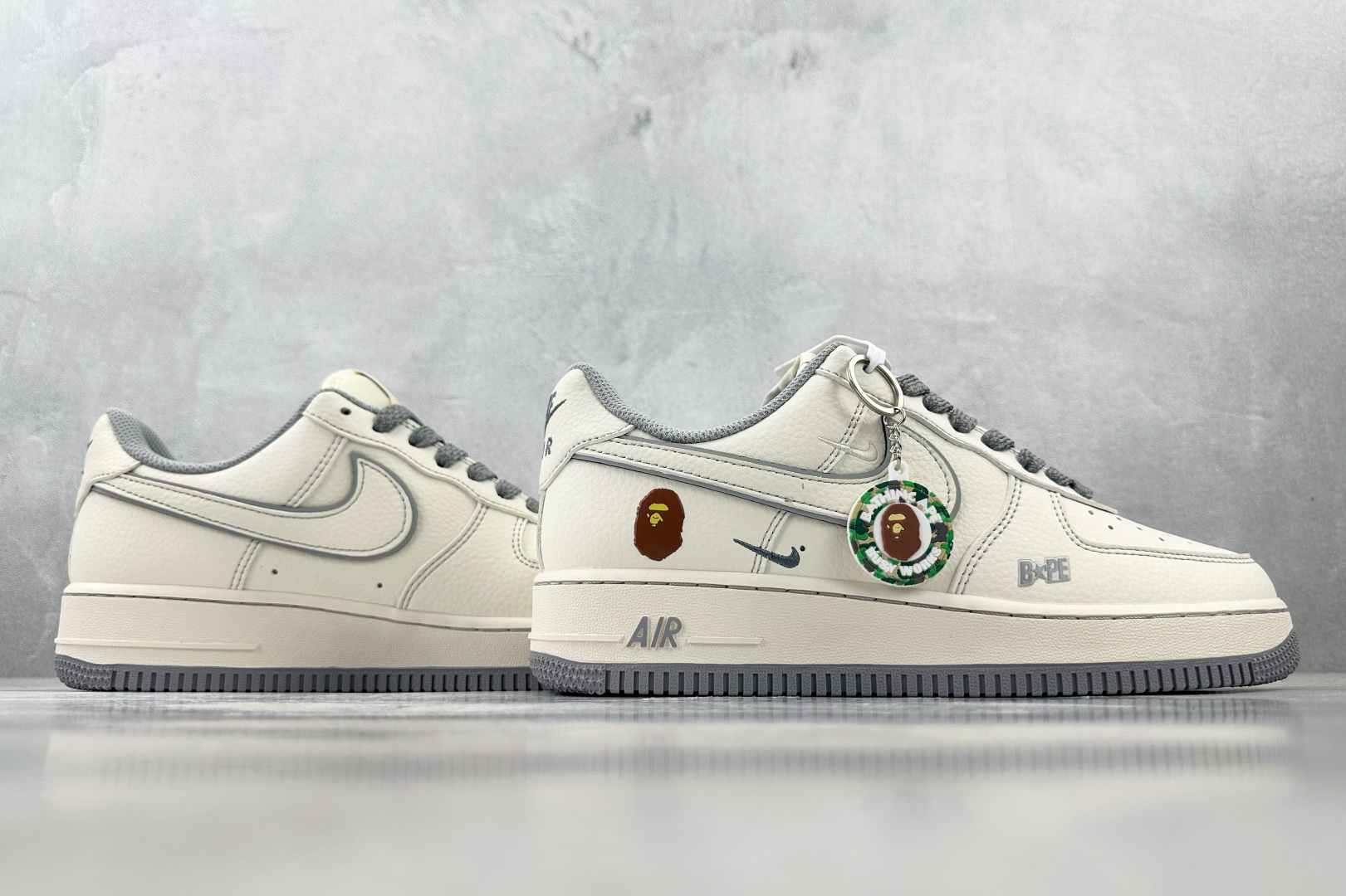 XC 
Nike Air Force 1'07  猿人头 联名 米白灰

货号：HH7518 065
尺