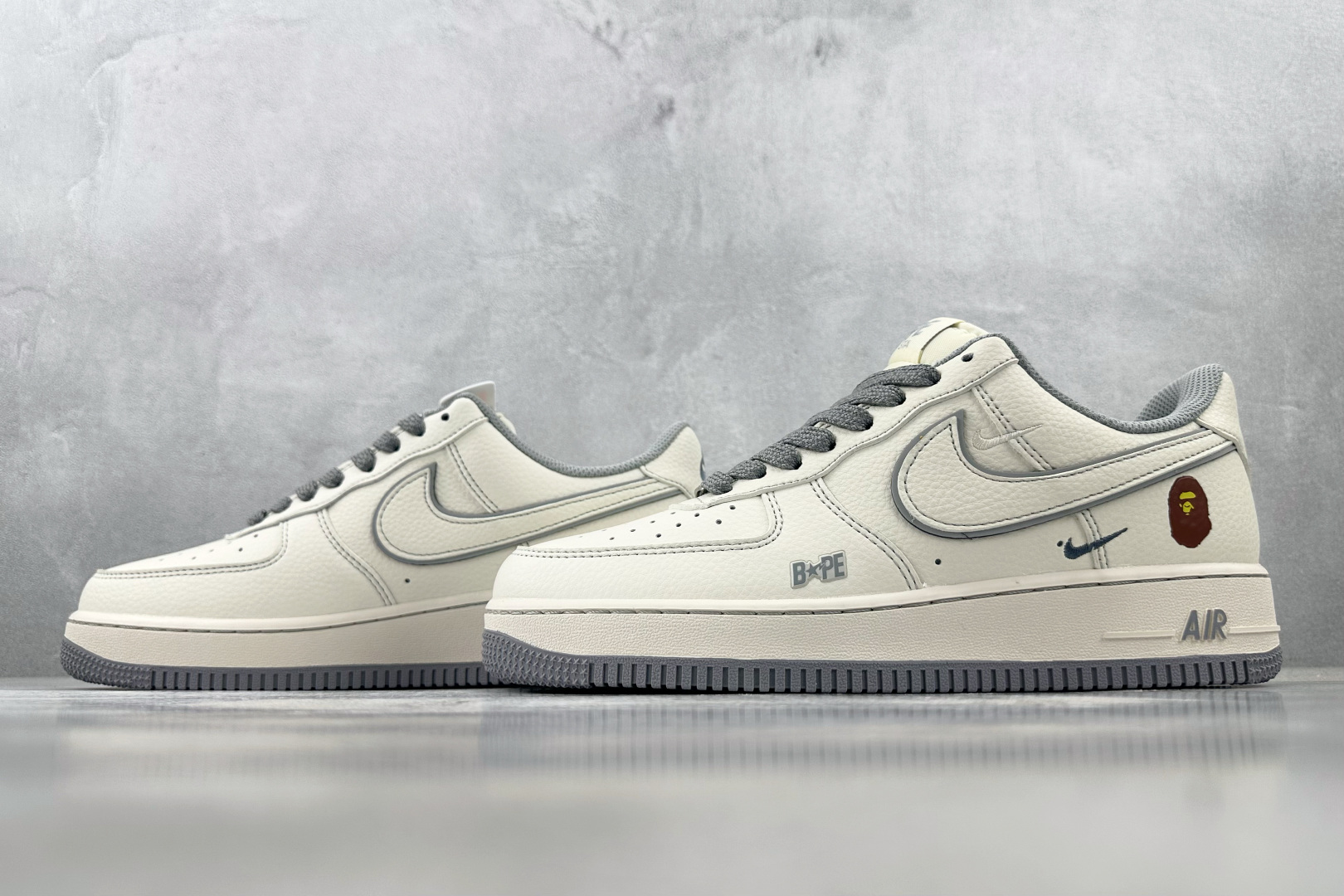 XC 
Nike Air Force 1'07  猿人头 联名 米白灰

货号：HH7518 065
尺