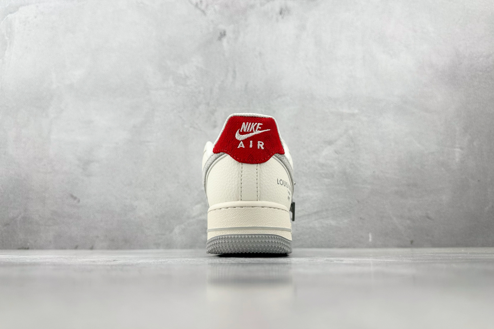 XC 
Nike Air Force 1'07 LV 联名 米白灰

货号：XX3168 135
尺码：