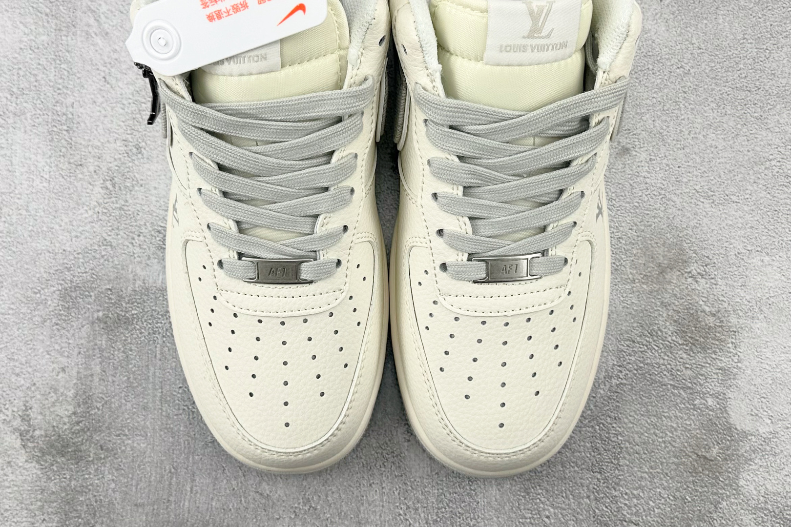 XC 
Nike Air Force 1'07 LV 联名 米白灰

货号：XX3168 135
尺码：