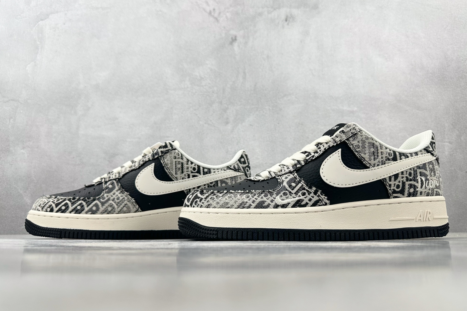 XC 
Nike Air Force 1'07  Dior 联名 黑白

货号：XS1958 581
尺