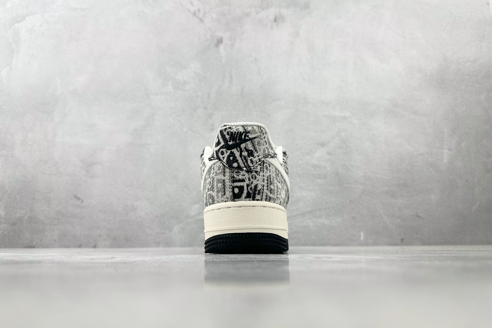 XC 
Nike Air Force 1'07  Dior 联名 黑白

货号：XS1958 581
尺