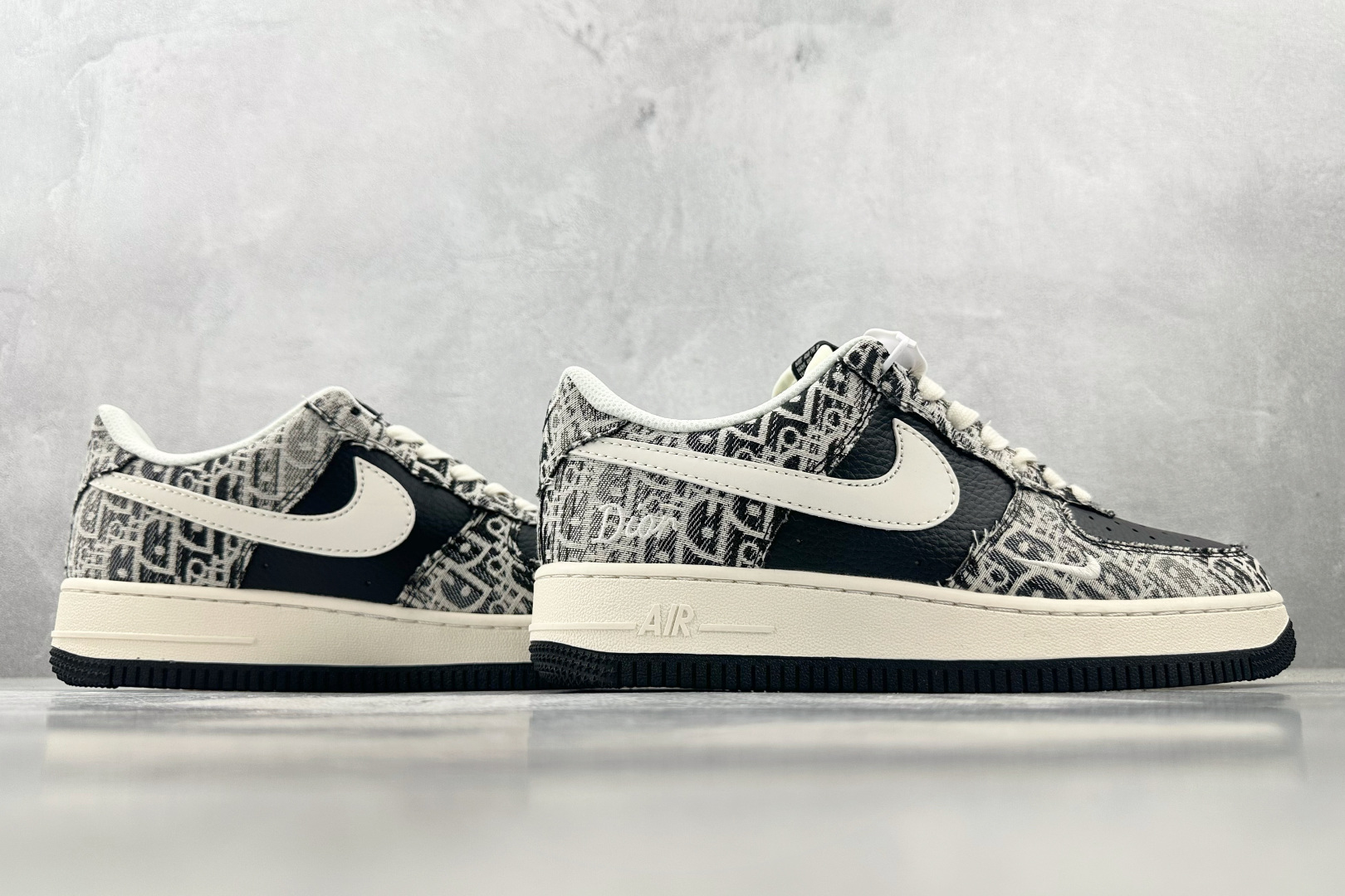 XC 
Nike Air Force 1'07  Dior 联名 黑白

货号：XS1958 581
尺