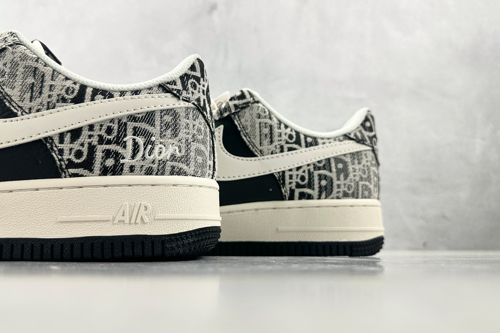 XC 
Nike Air Force 1'07  Dior 联名 黑白

货号：XS1958 581
尺