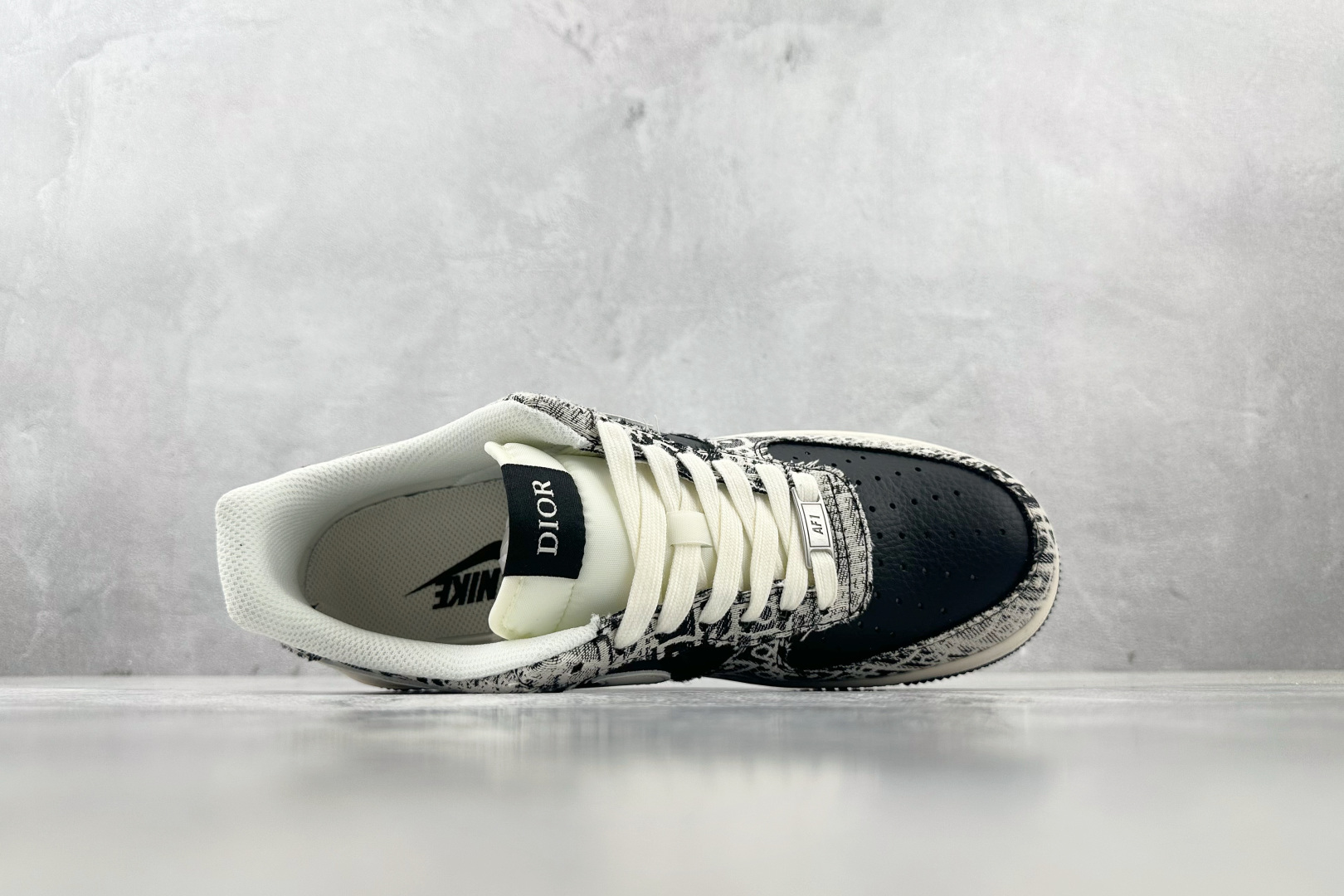 XC 
Nike Air Force 1'07  Dior 联名 黑白

货号：XS1958 581
尺