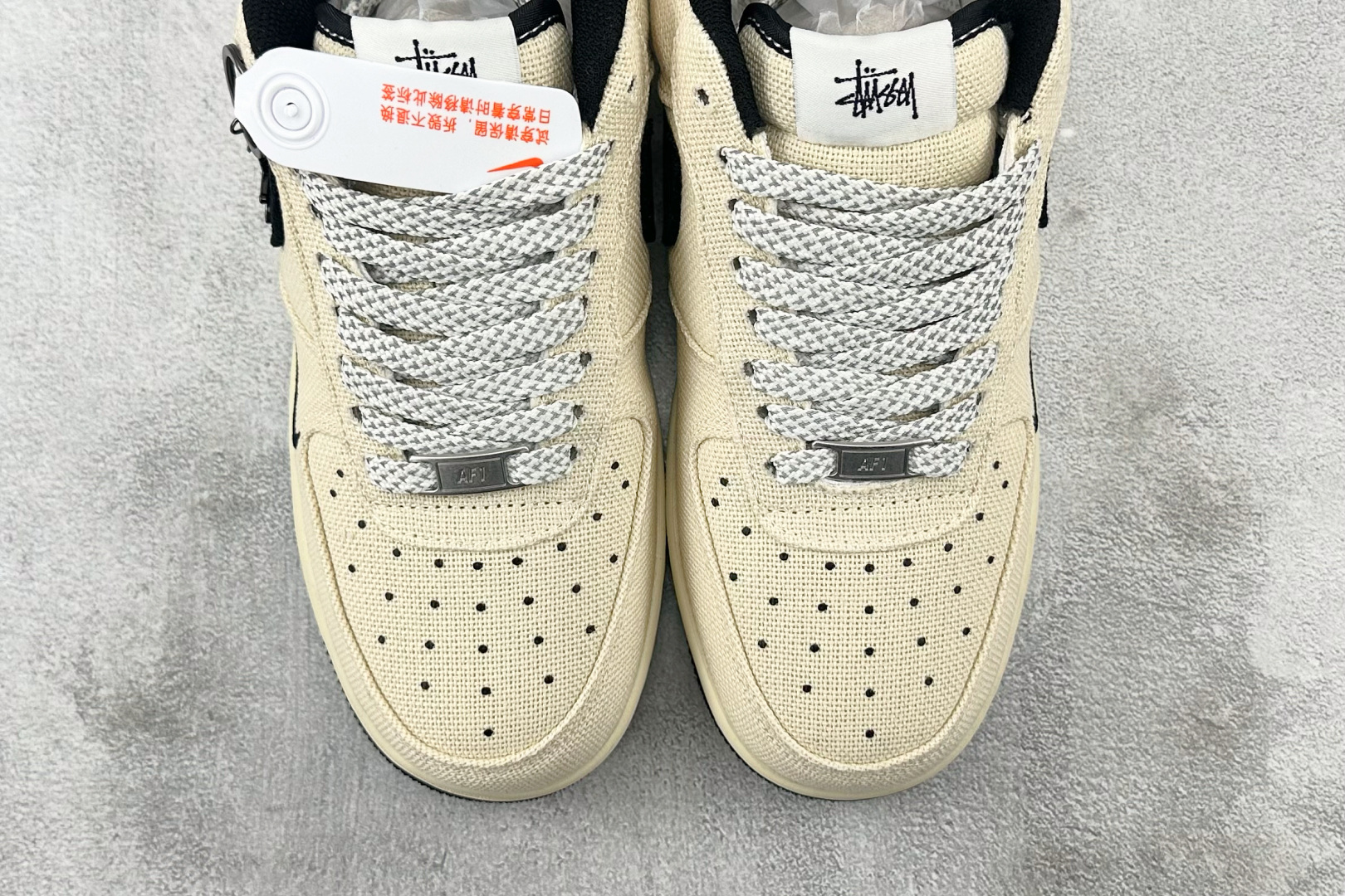 XC 
Nike Air Force 1'07  斯图西 联名 米白黑

货号：XX3168 153
尺