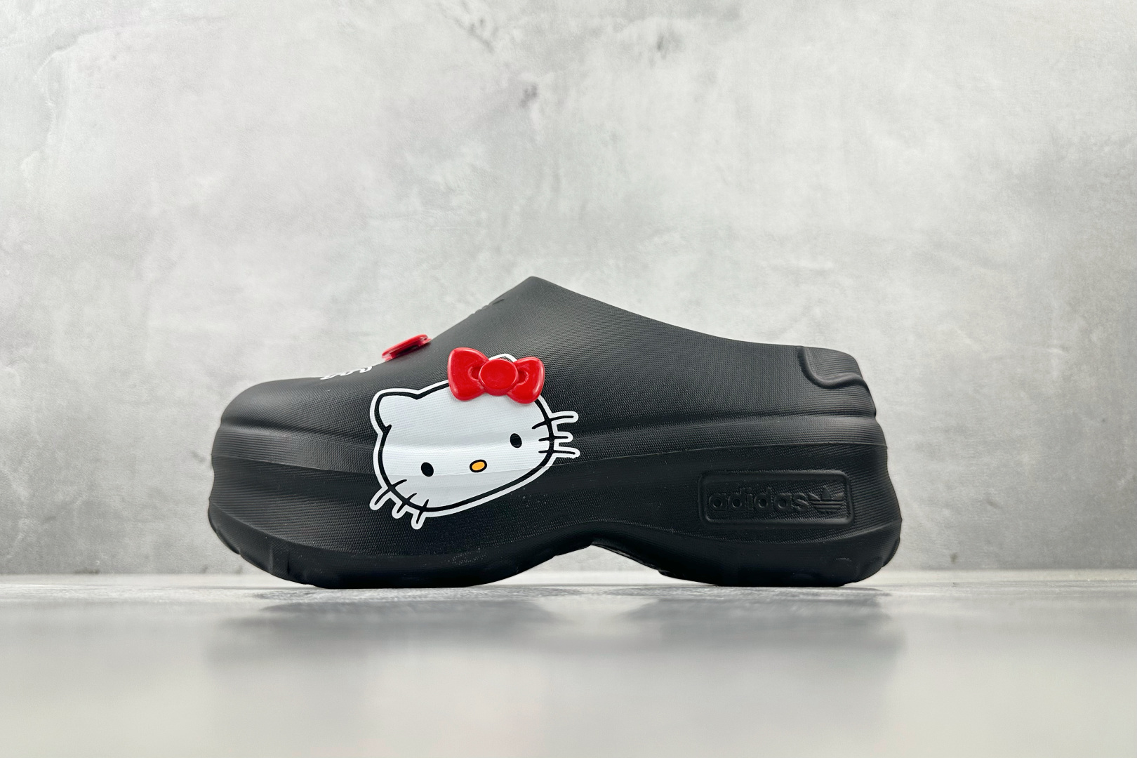 CD 
Hello Kitty/凯蒂猫 × adidas originals AdiFOM Stan S