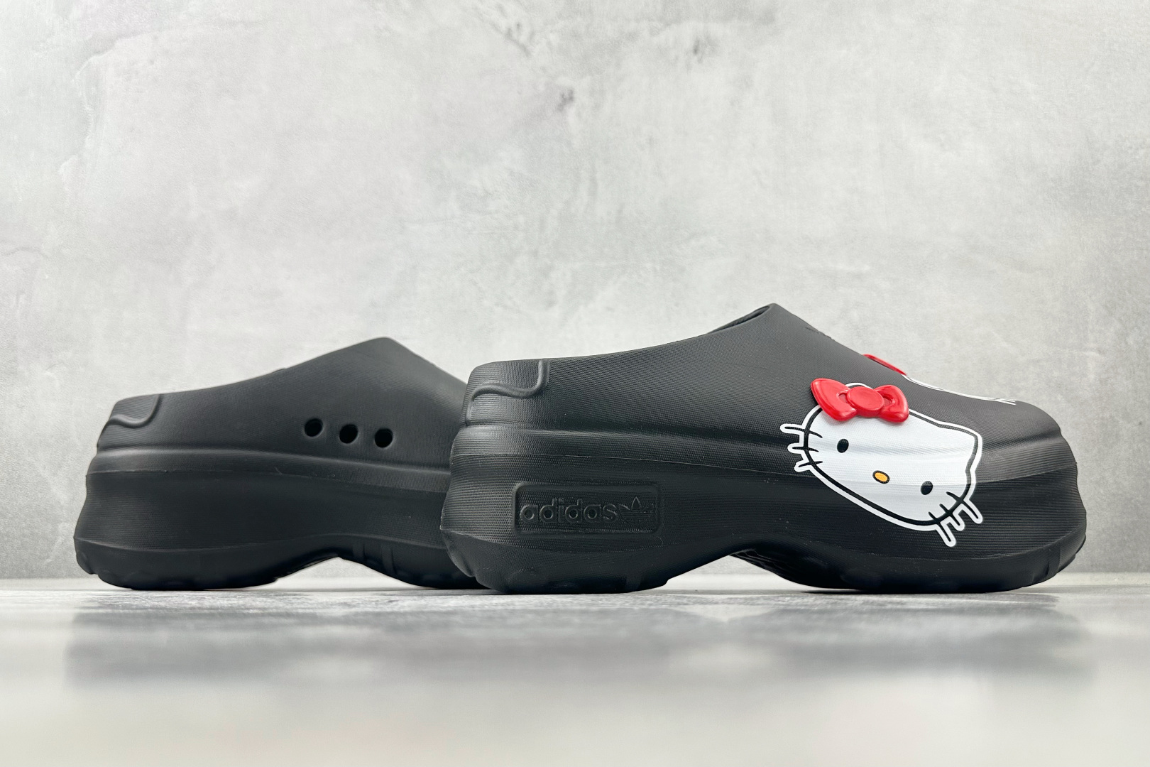 CD 
Hello Kitty/凯蒂猫 × adidas originals AdiFOM Stan S