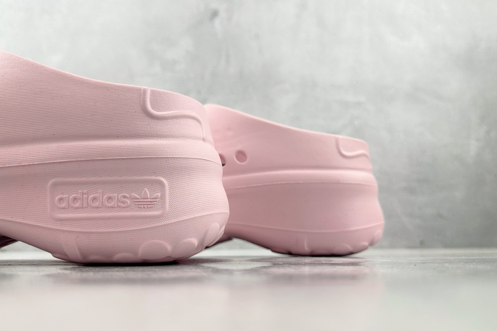 CD 
Hello Kitty/凯蒂猫 × adidas originals AdiFOM Stan S