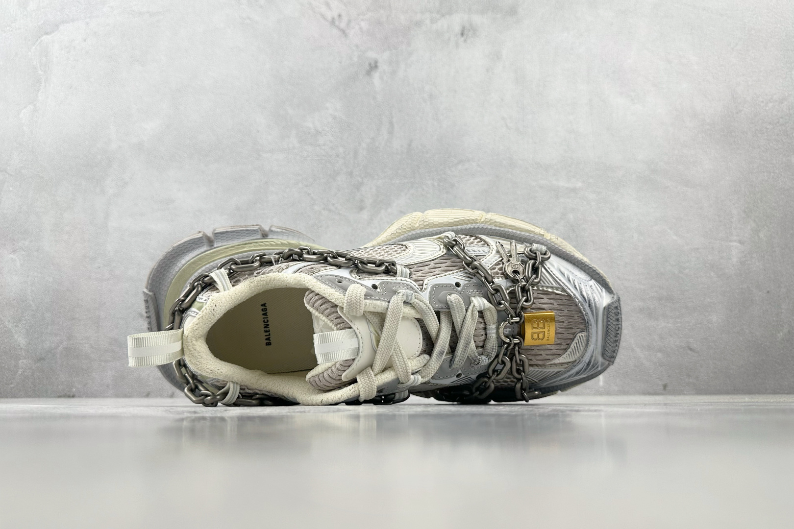 VG 
代购版 Balenciaga巴黎世家 3XL 灰银 童心锁

货号： W3XPL 9182
尺码