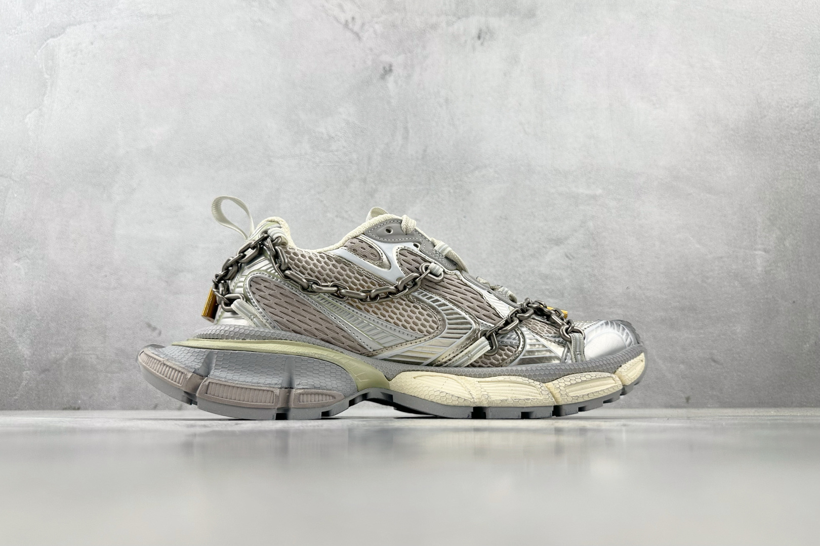 VG 
代购版 Balenciaga巴黎世家 3XL 灰银 童心锁

货号： W3XPL 9182
尺码