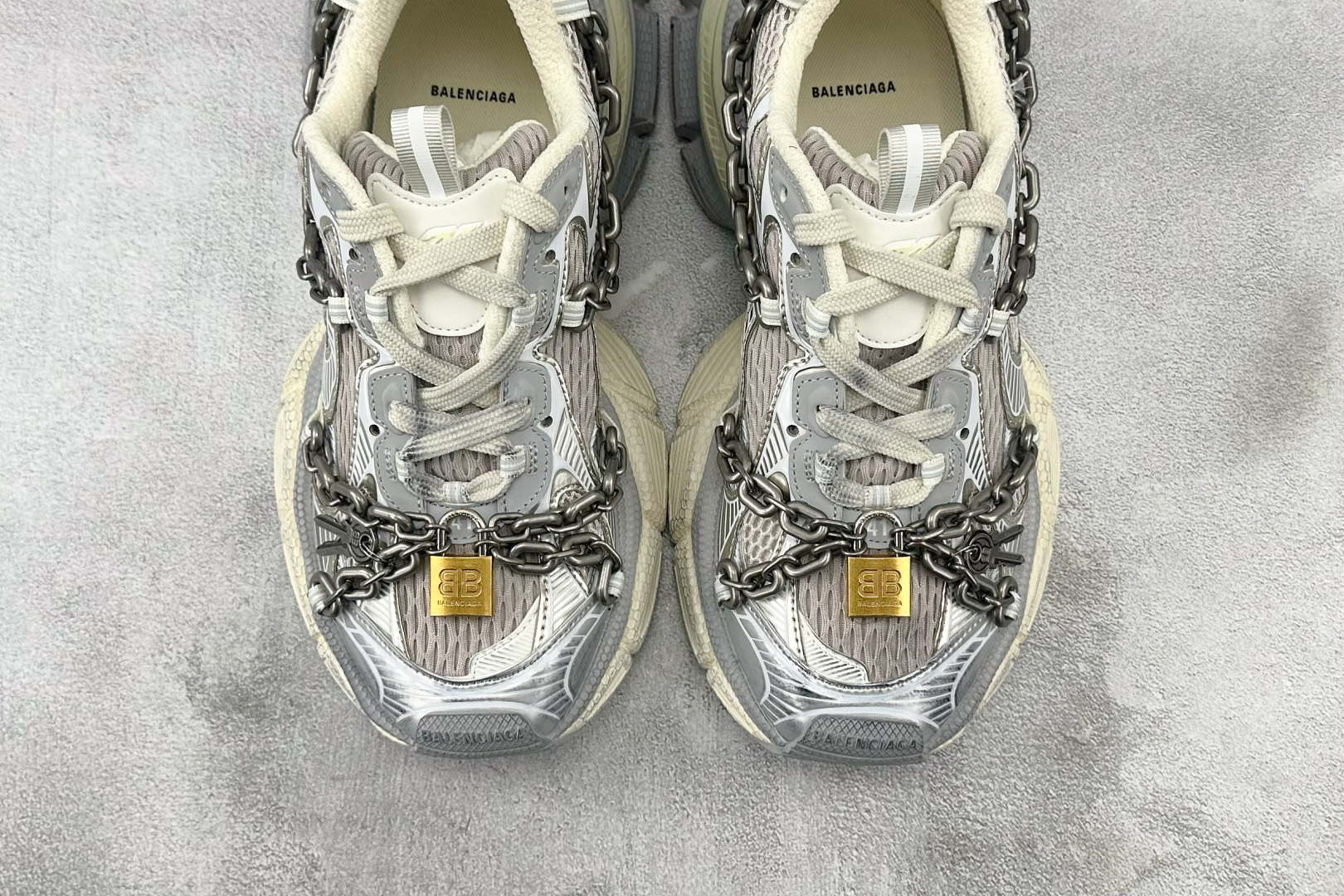 VG 
代购版 Balenciaga巴黎世家 3XL 灰银 童心锁

货号： W3XPL 9182
尺码