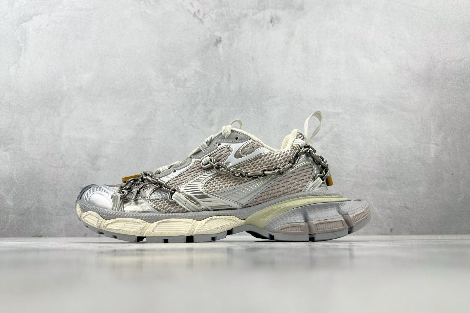 VG 
代购版 Balenciaga巴黎世家 3XL 灰银 童心锁

货号： W3XPL 9182
尺码