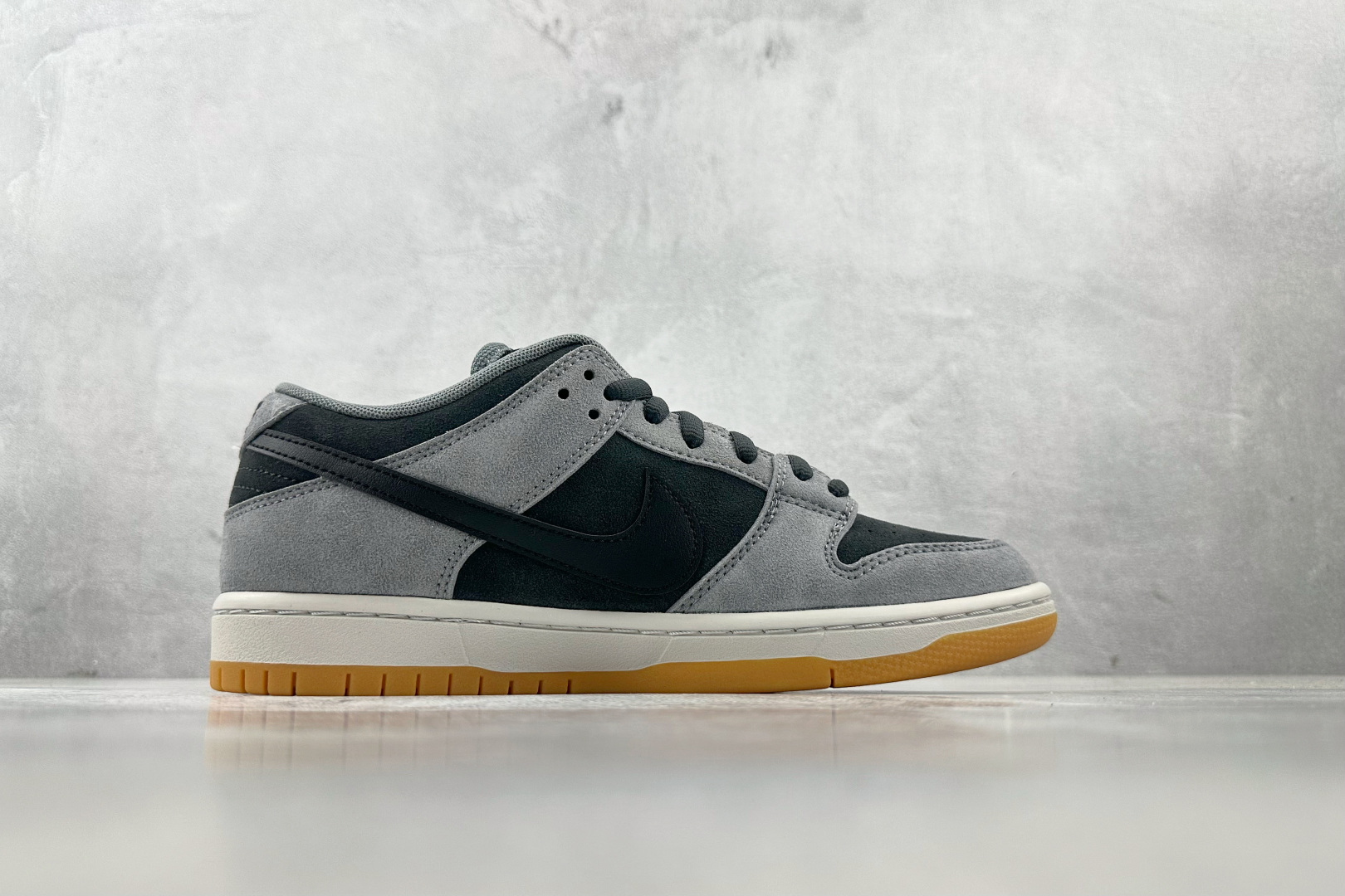 KW神版 
口碑神作 Nike Dunk SB Low“DARK SMOKE GREY”灰黑色

货号：