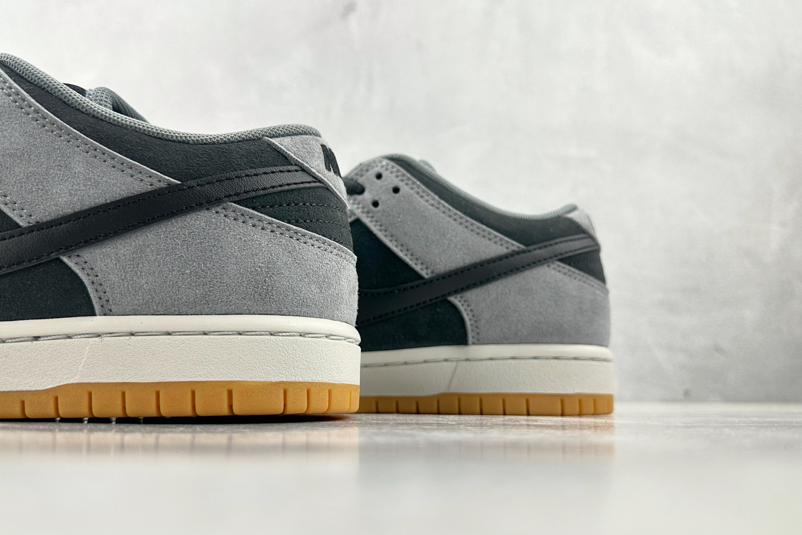 KW神版 
口碑神作 Nike Dunk SB Low“DARK SMOKE GREY”灰黑色

货号：
